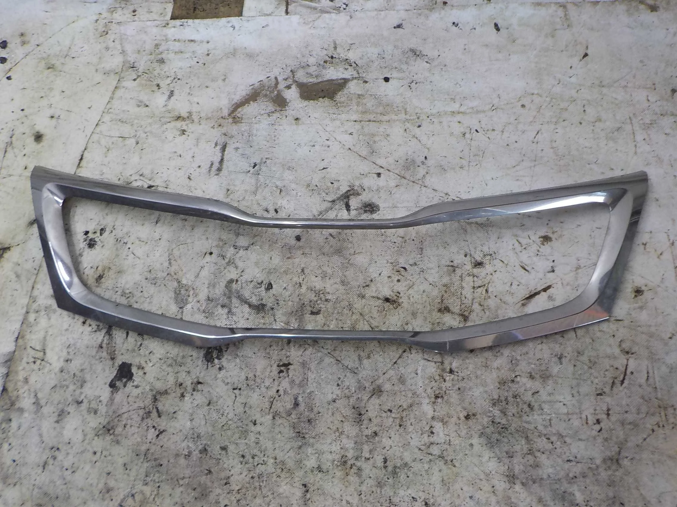 накладка решетки радиатора Kia Rio III (2011—2015)