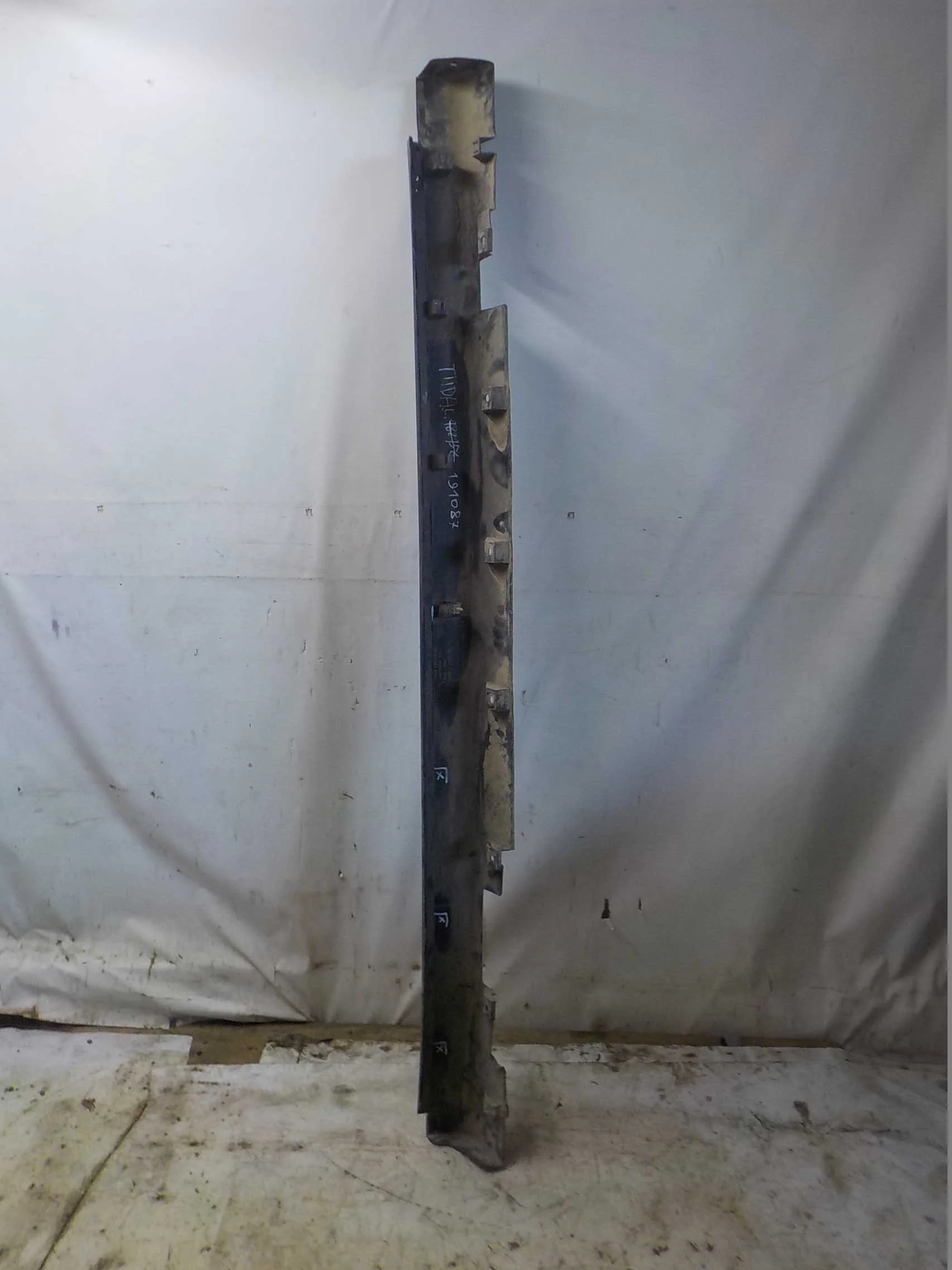 Накладка на порог Nissan Tiida C11 (2004—2012)  Лево