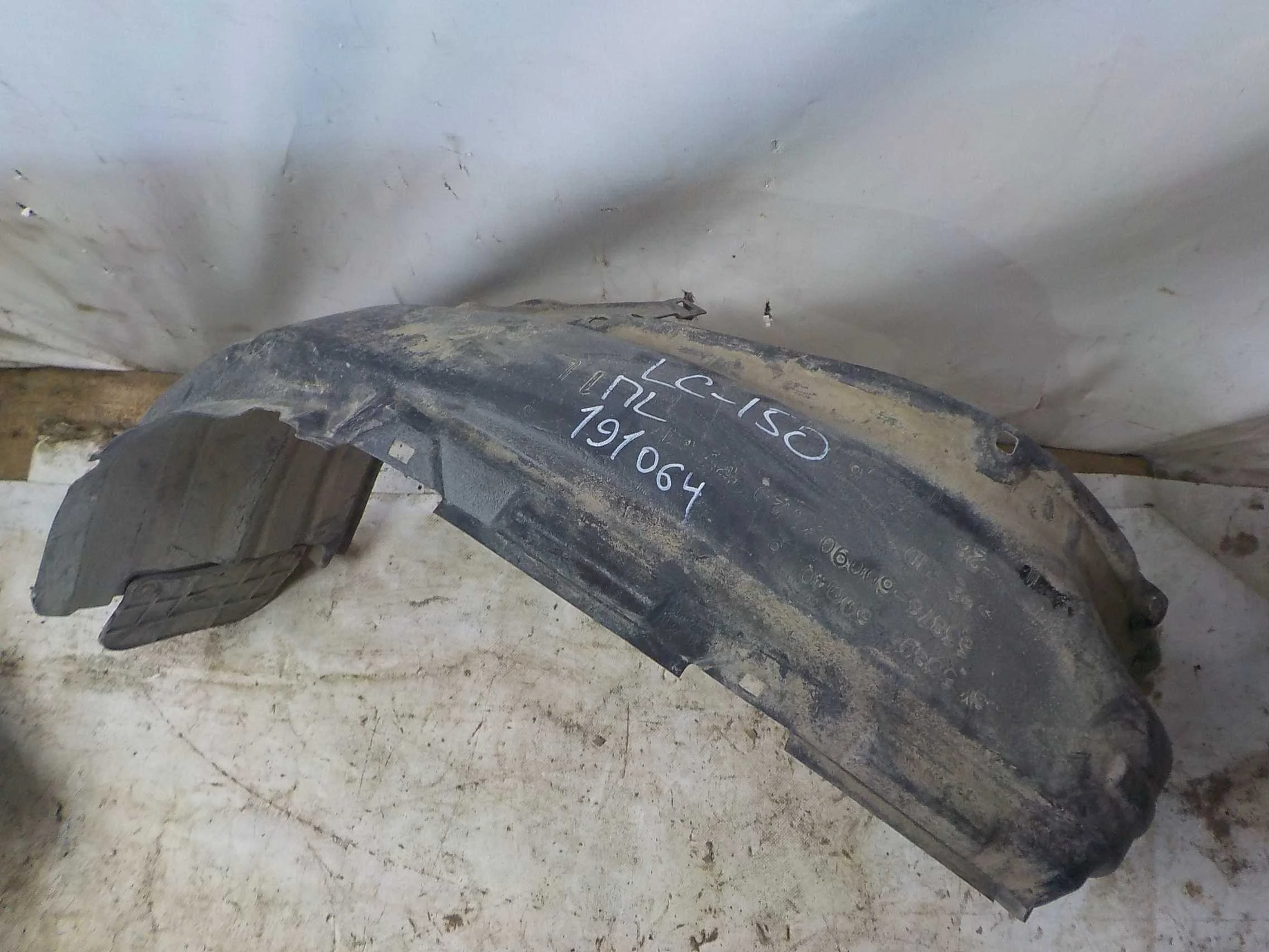 Подкрылок Toyota Land Cruiser Prado 150 (2009—2013) Перед Лево