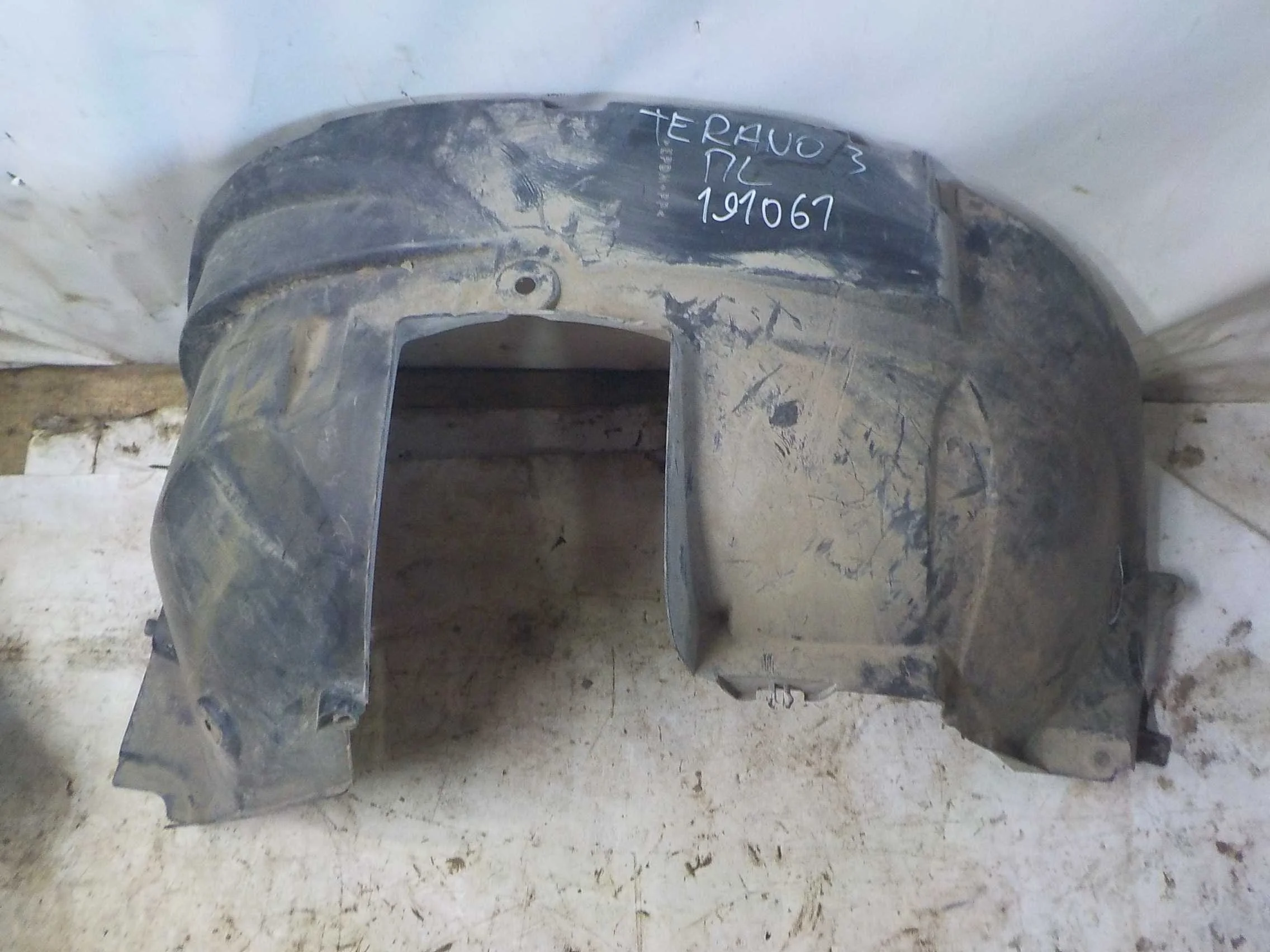 Подкрылок Renault Duster I (2010—2015) Перед Лево