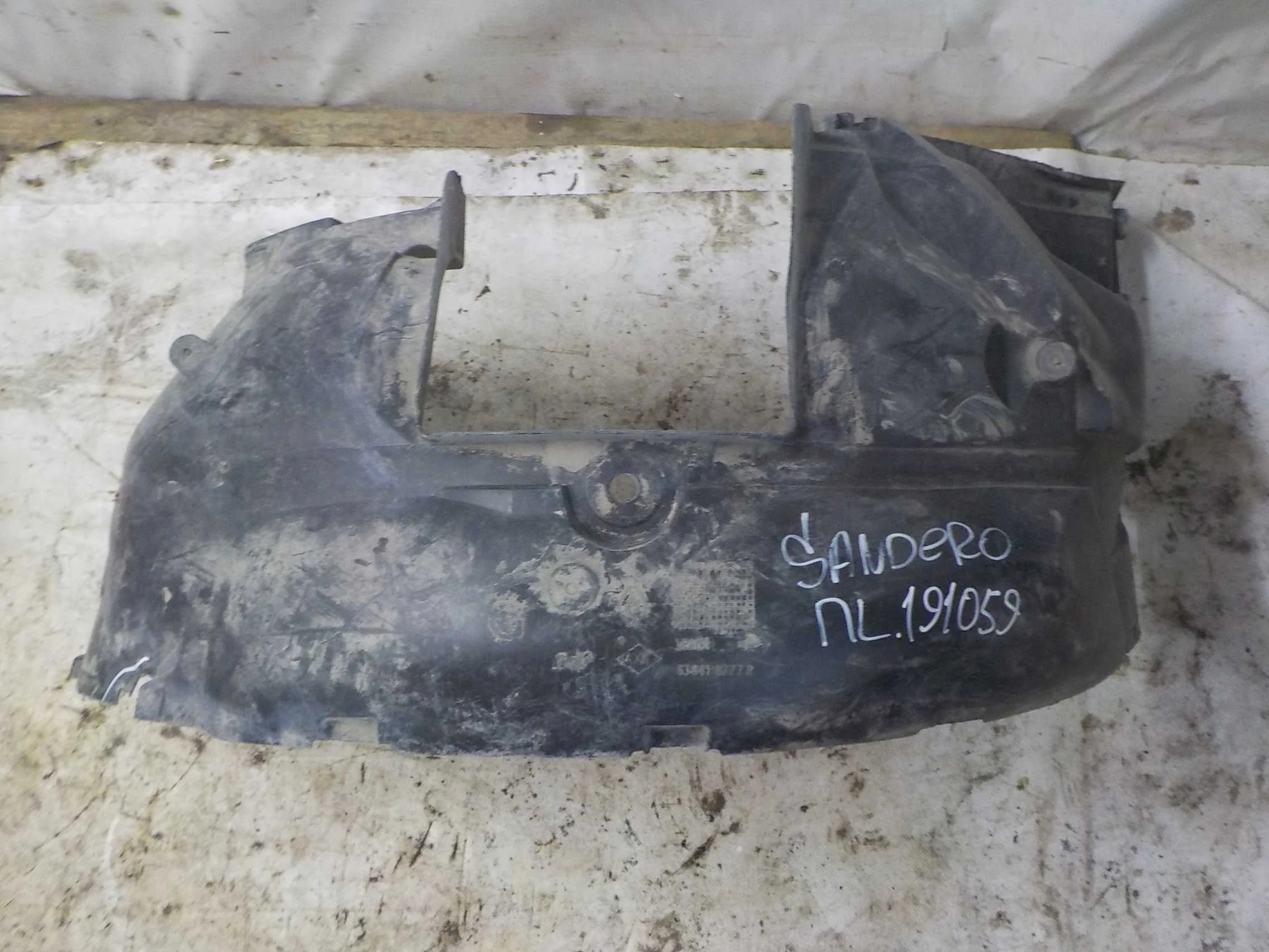 Подкрылок Renault Logan II (2012—2018) Перед Лево