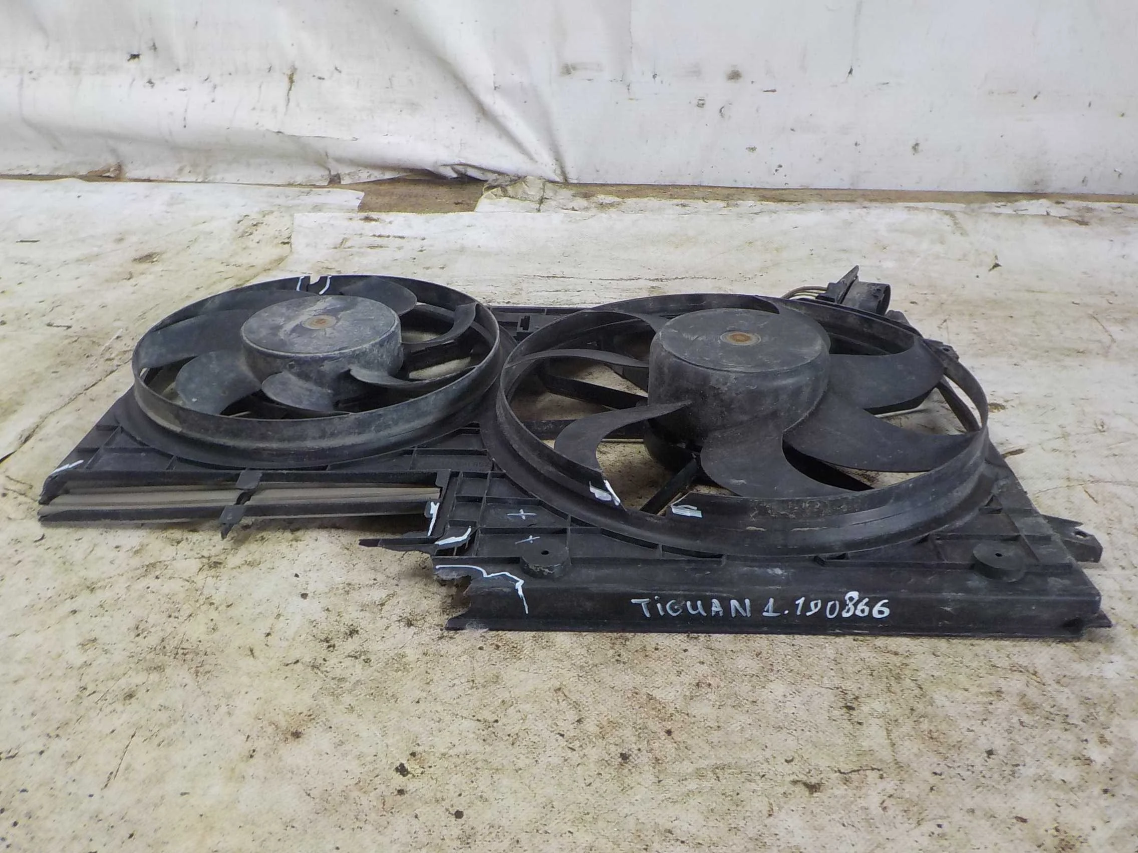 Диффузор радиатора Volkswagen Passat B6 (2005—2010)