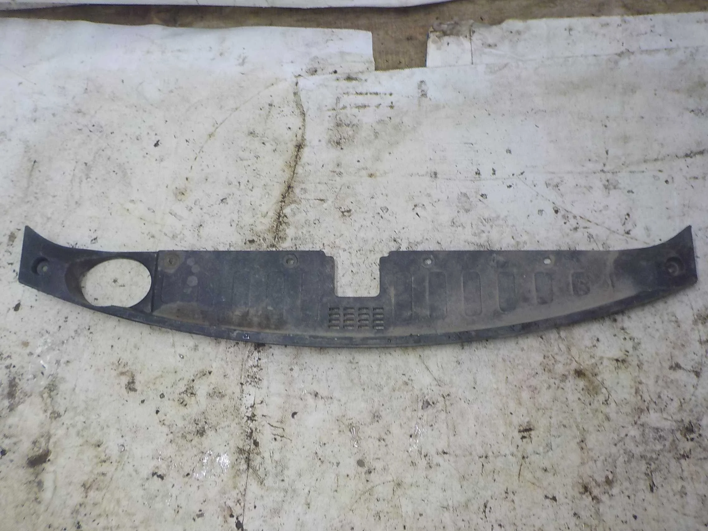 накладка на телевизор Kia Sorento II (2009—2012)