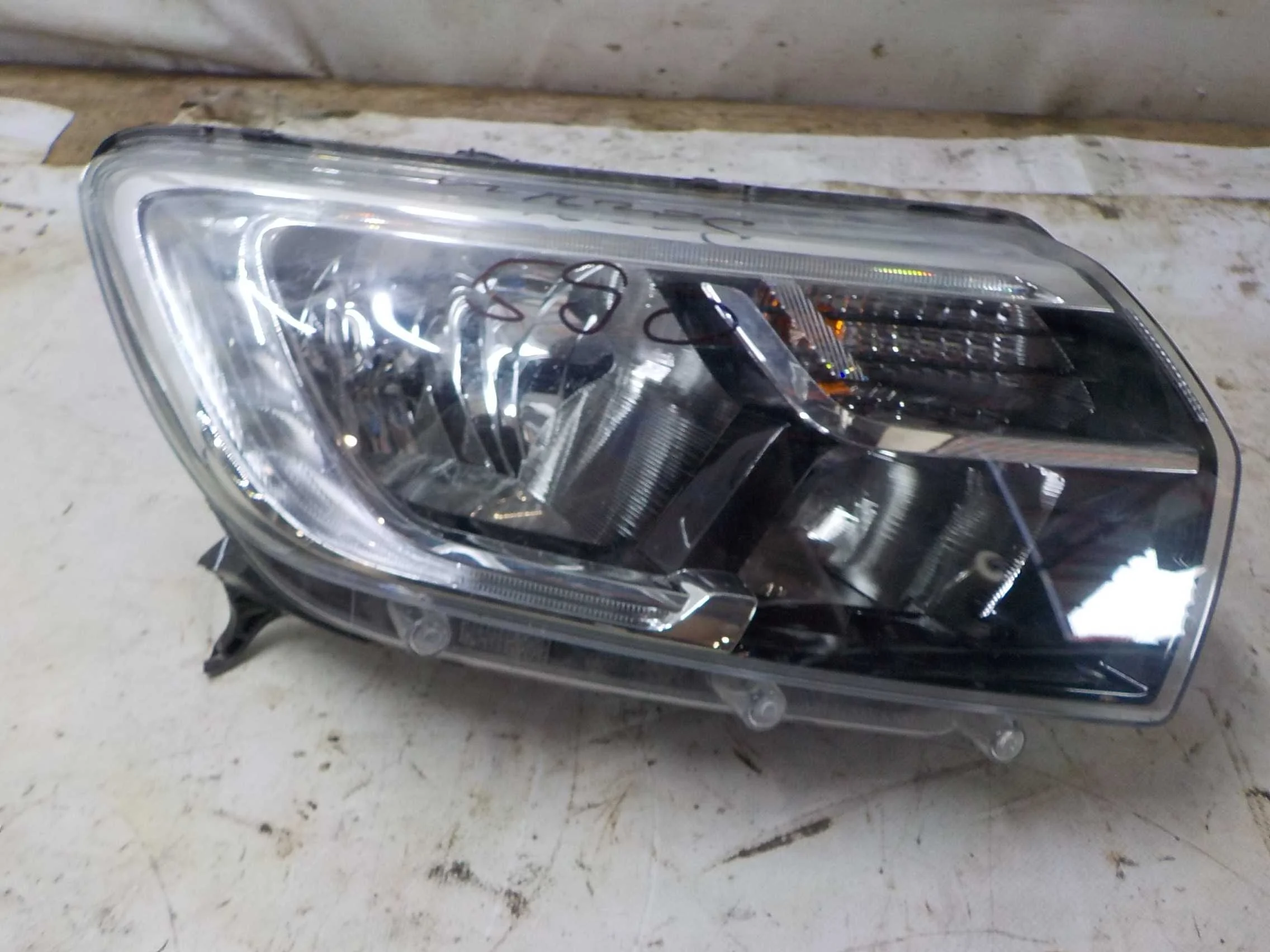 Фара Renault Sandero Stepway II (2013—2018)  Право