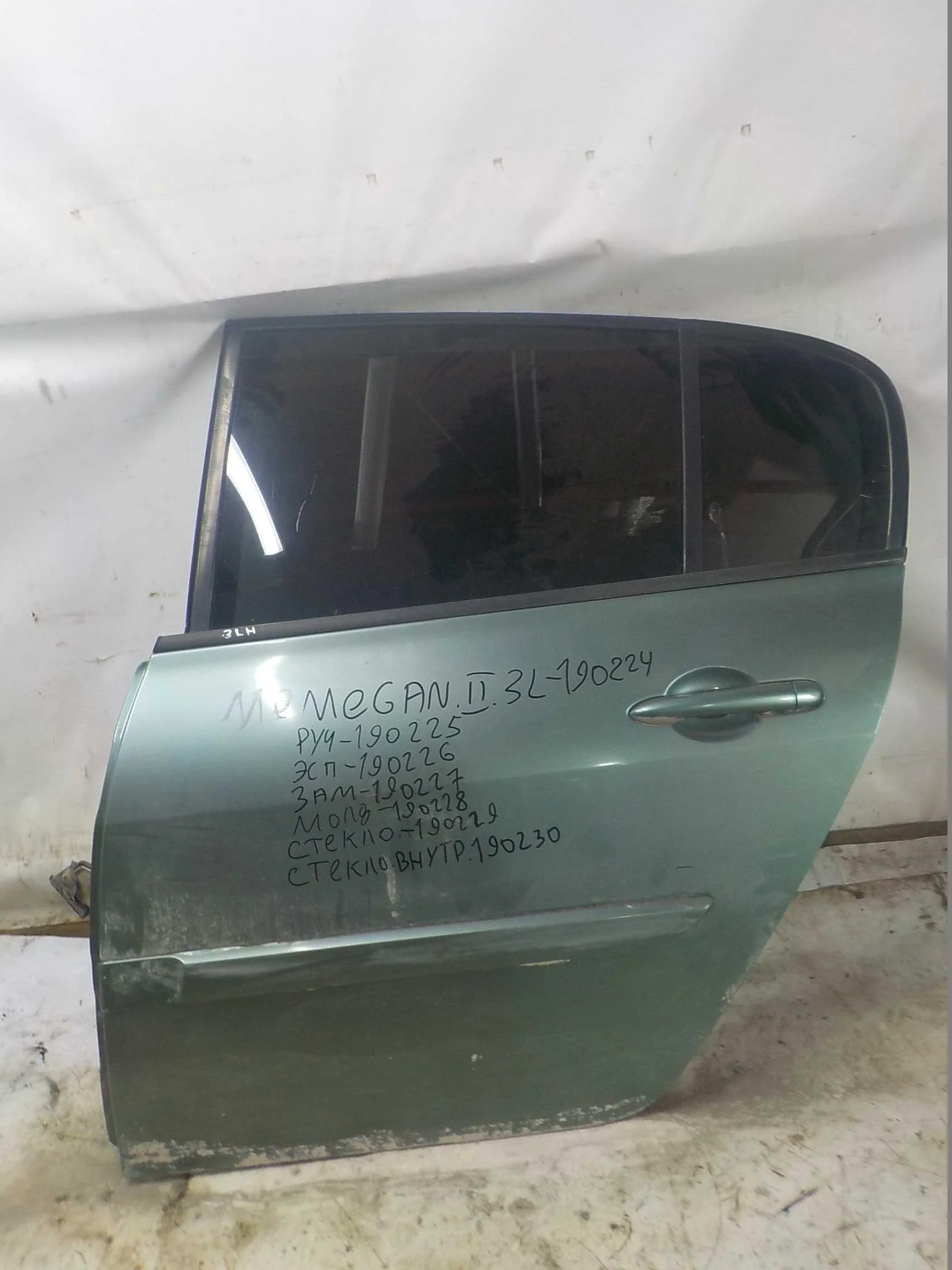 Дверь Renault Megane II (2002—2006) Зад Лево