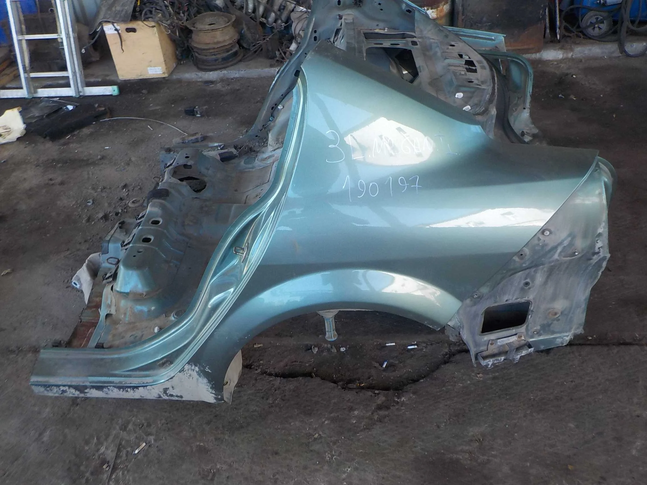 Крыло Renault Megane II (2002—2006) Зад Лево