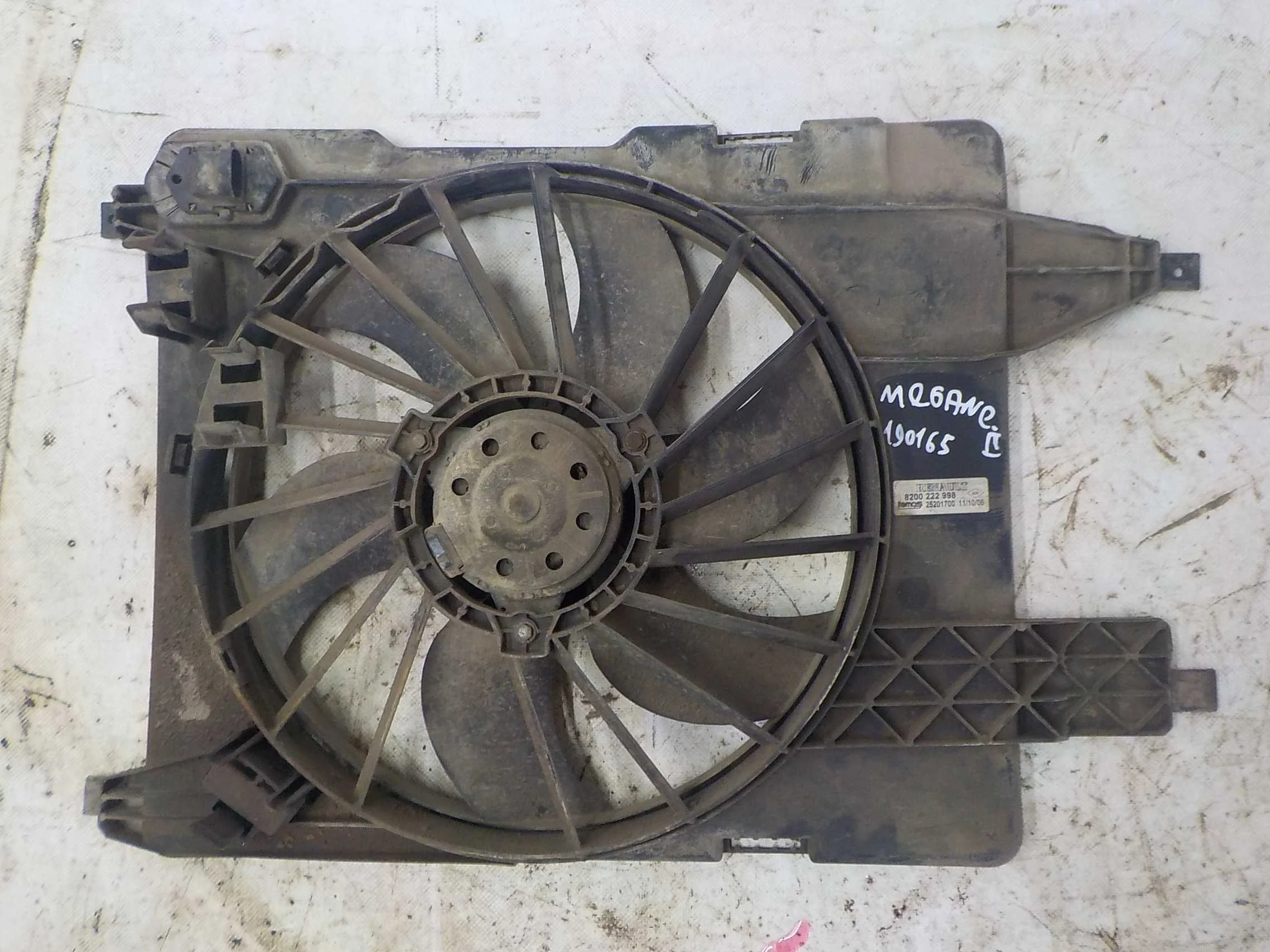 Диффузор радиатора Renault Megane II рестайлинг (2006—2009)