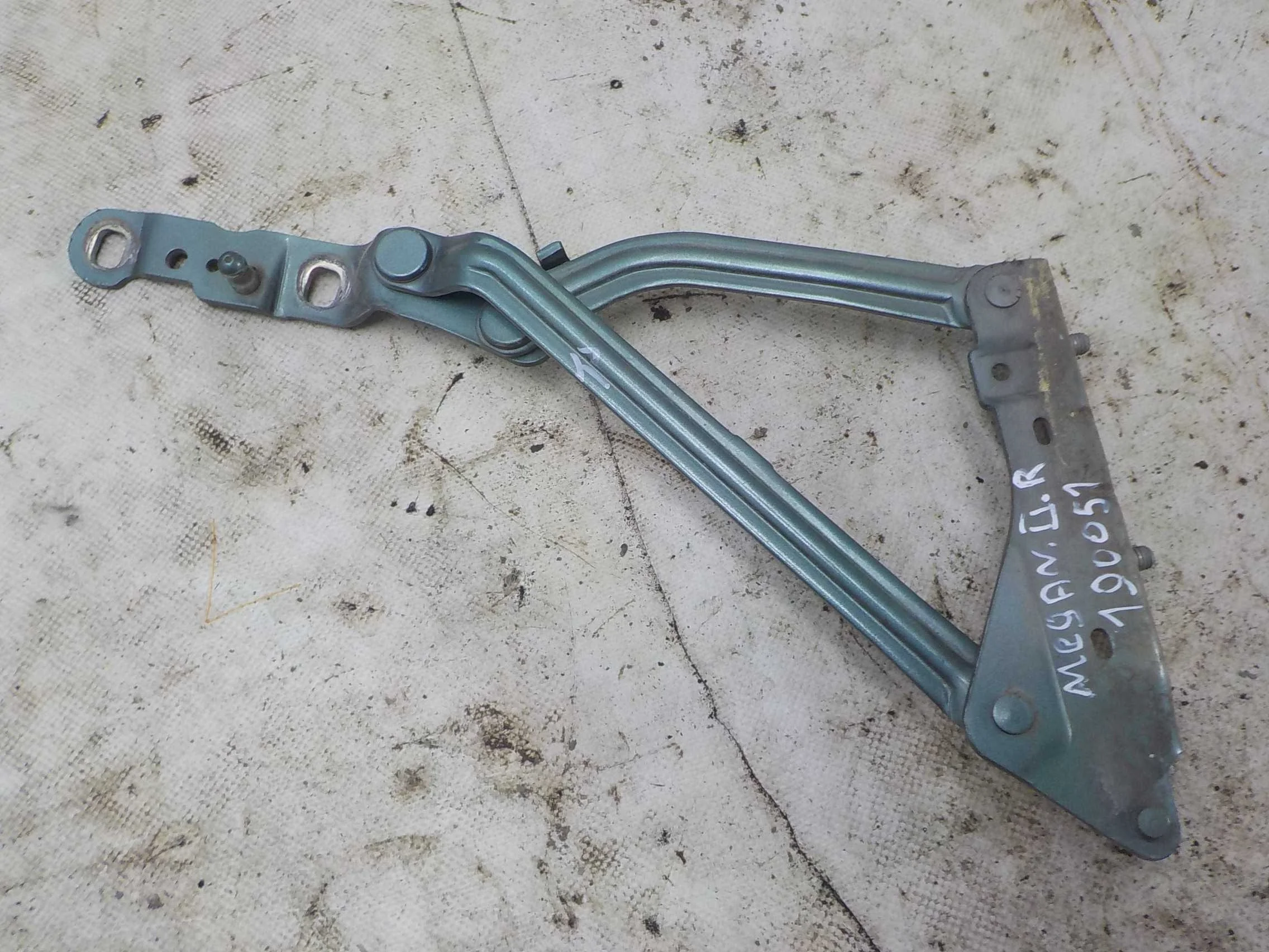 Петля крышки багажника Renault Megane II (2002—2006)  Право