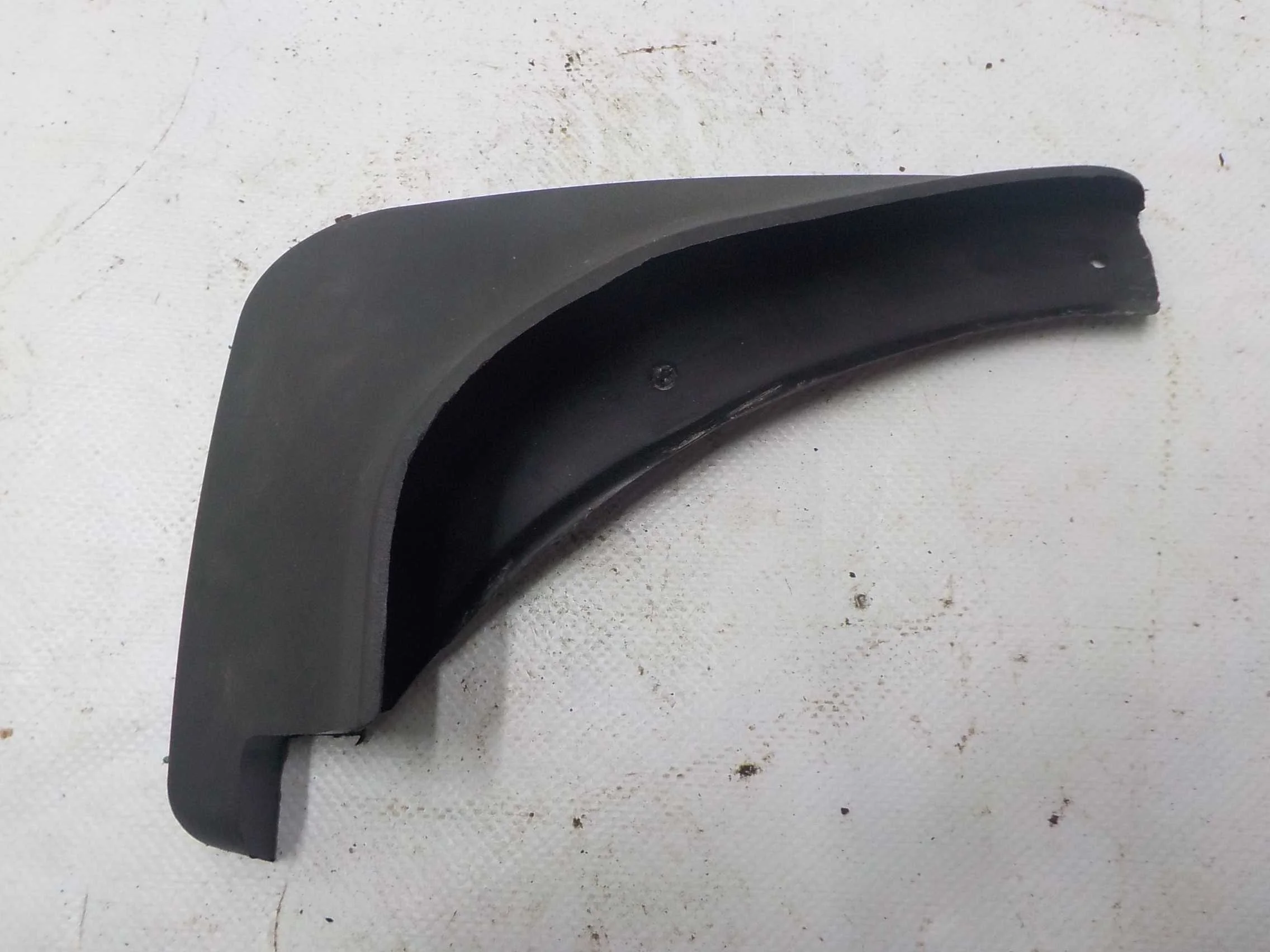 Брызговик Hyundai Solaris I (2010—2014) Перед Лево