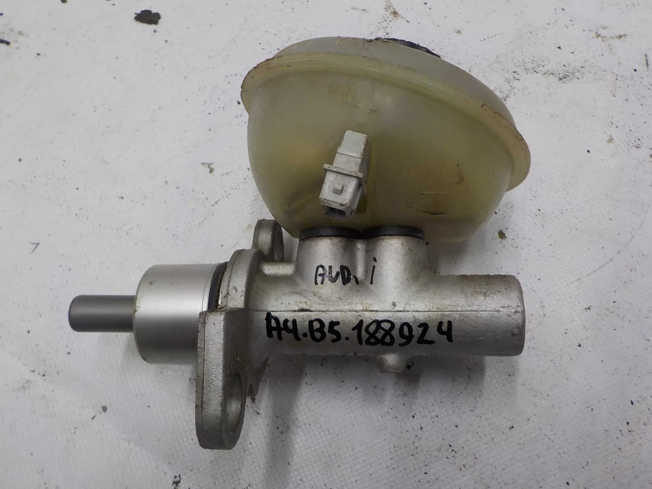 тормозной цилиндр Volkswagen Passat B5 (1996—2001)