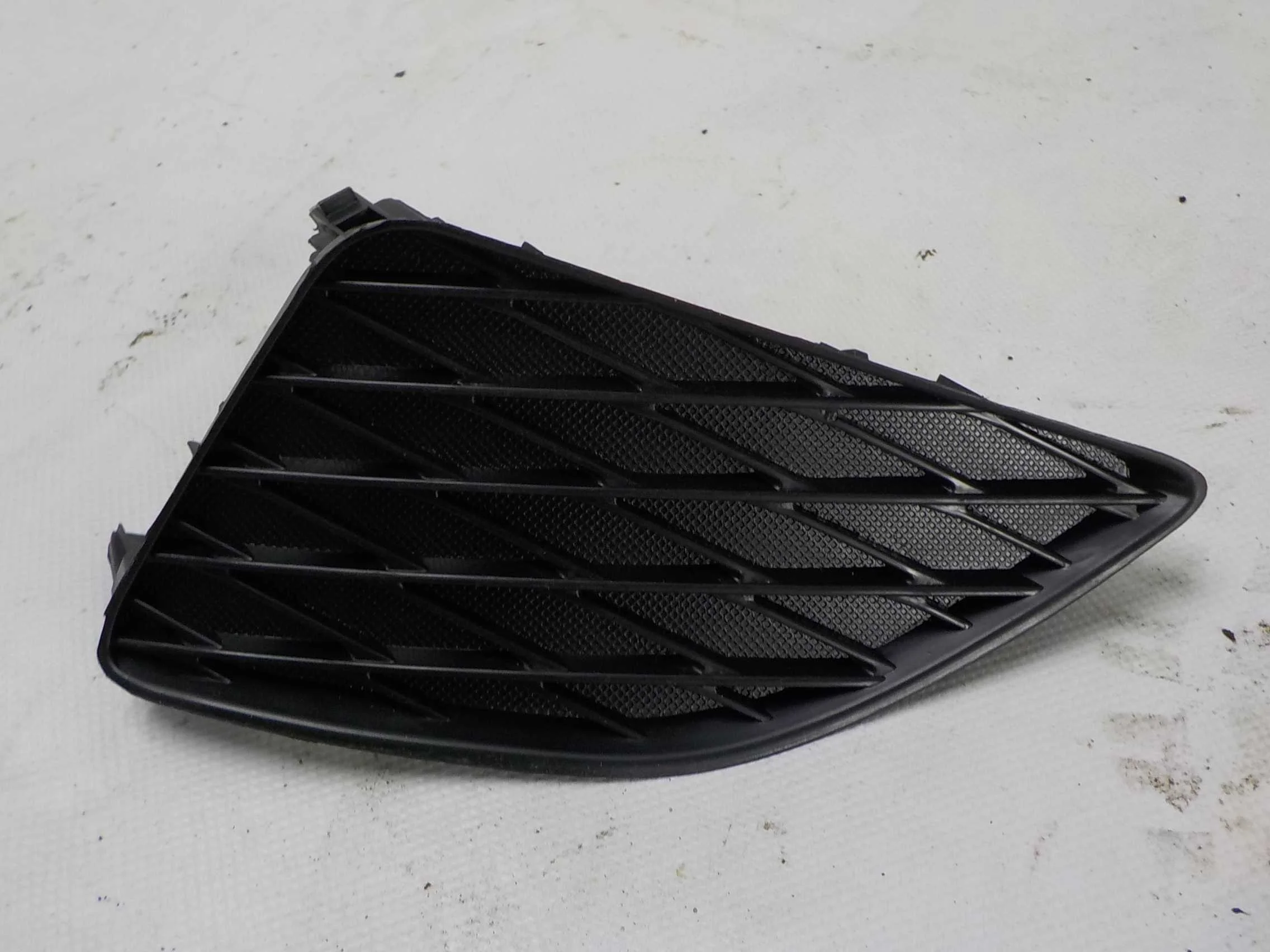 накладка на бампер Toyota Corolla X (2006—2010) Перед Лево