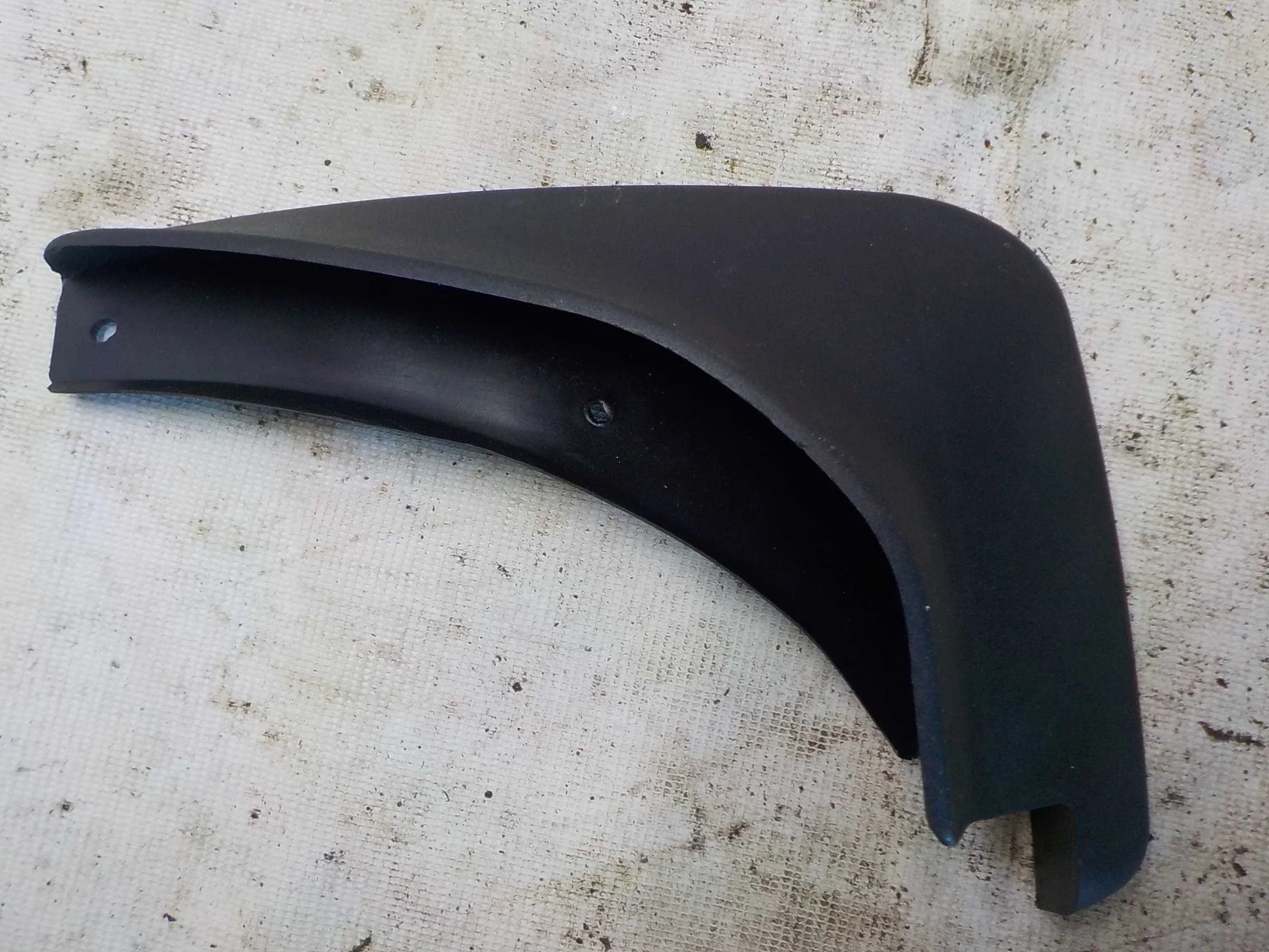 Брызговик Hyundai Solaris I (2010—2014) Перед Право