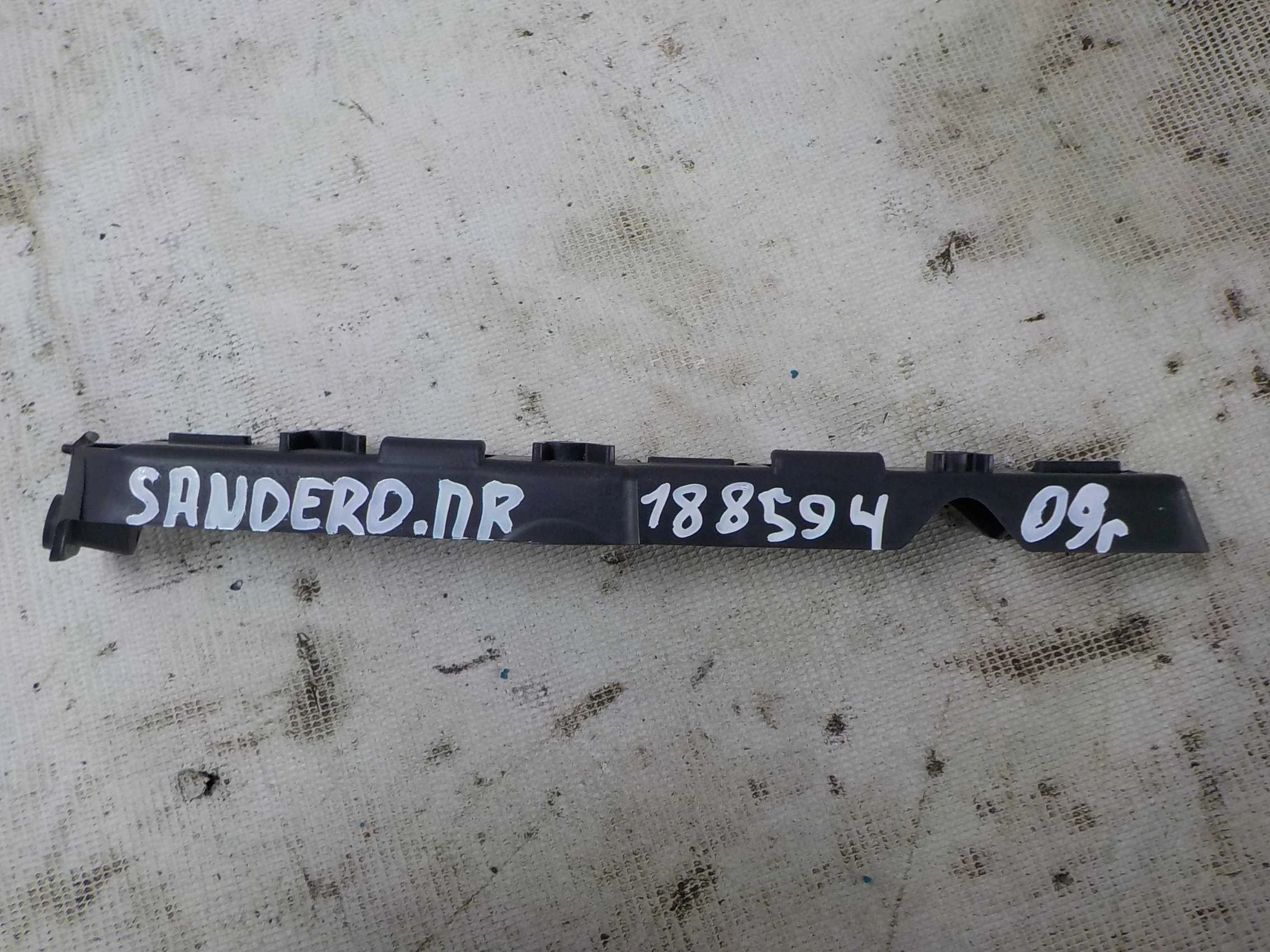 кронштейн бампера Renault Sandero I (2009—2014) Перед Право