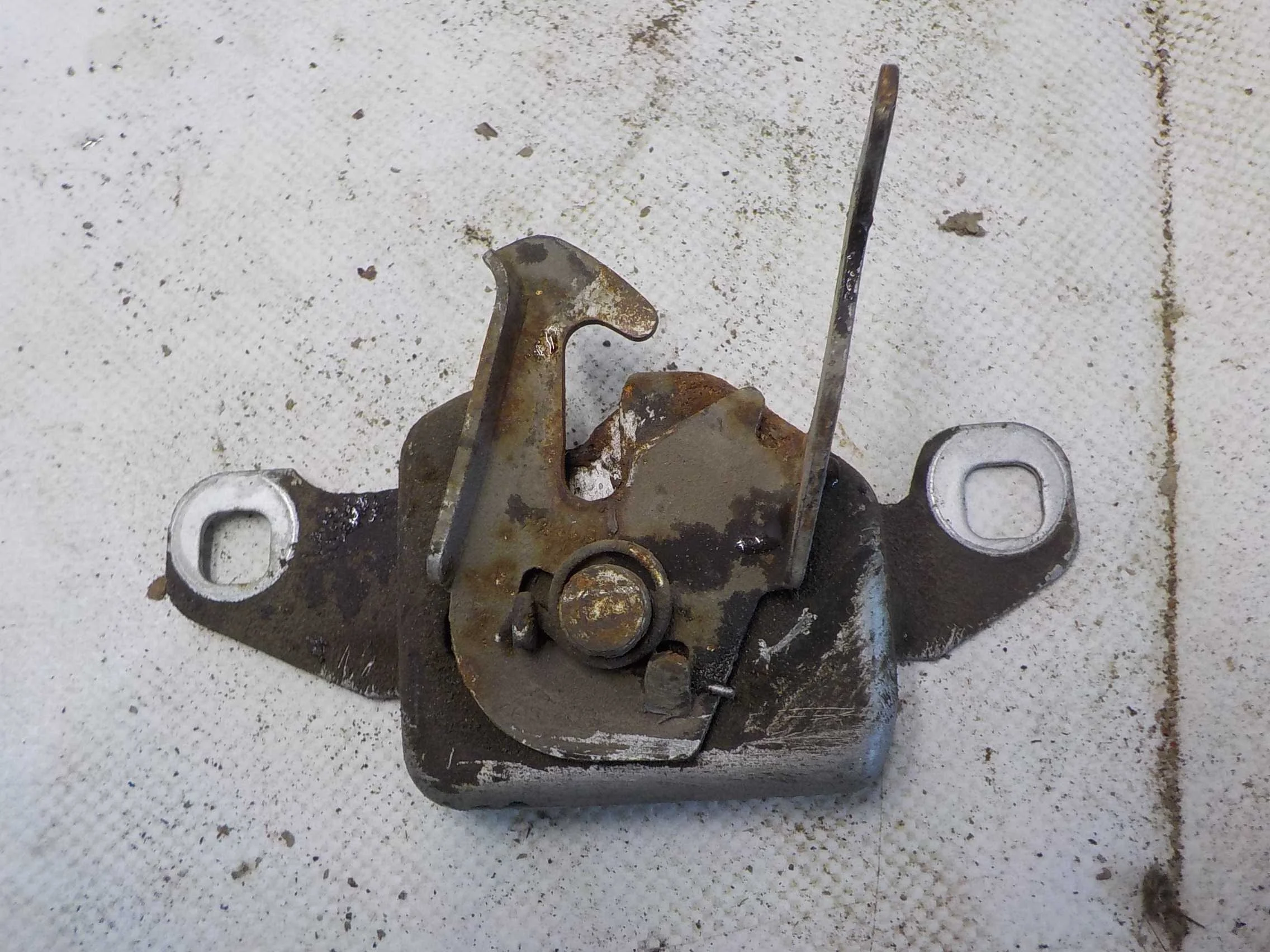 Замок капота Renault Sandero I (2009—2014)