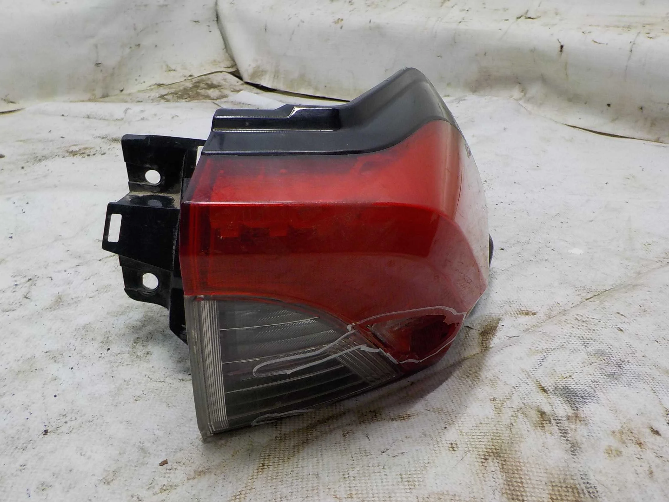 Фонарь Toyota RAV4 V (2018—2025)  Право