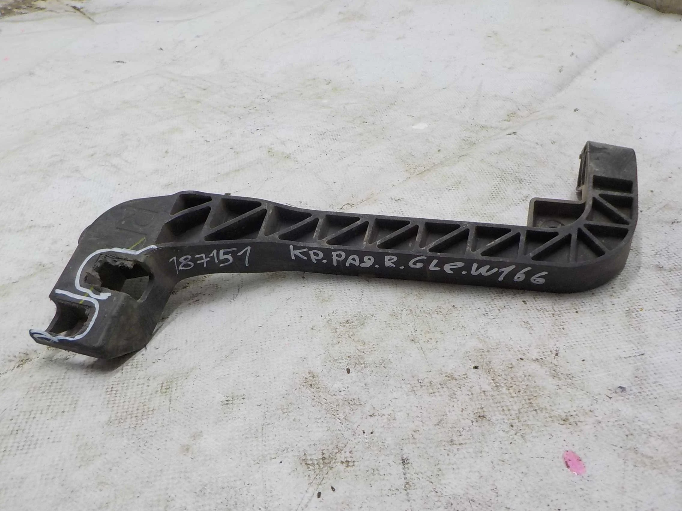 кронштейн радиаторов Mercedes-Benz GLS-класс X166 (2015—2019)  Право