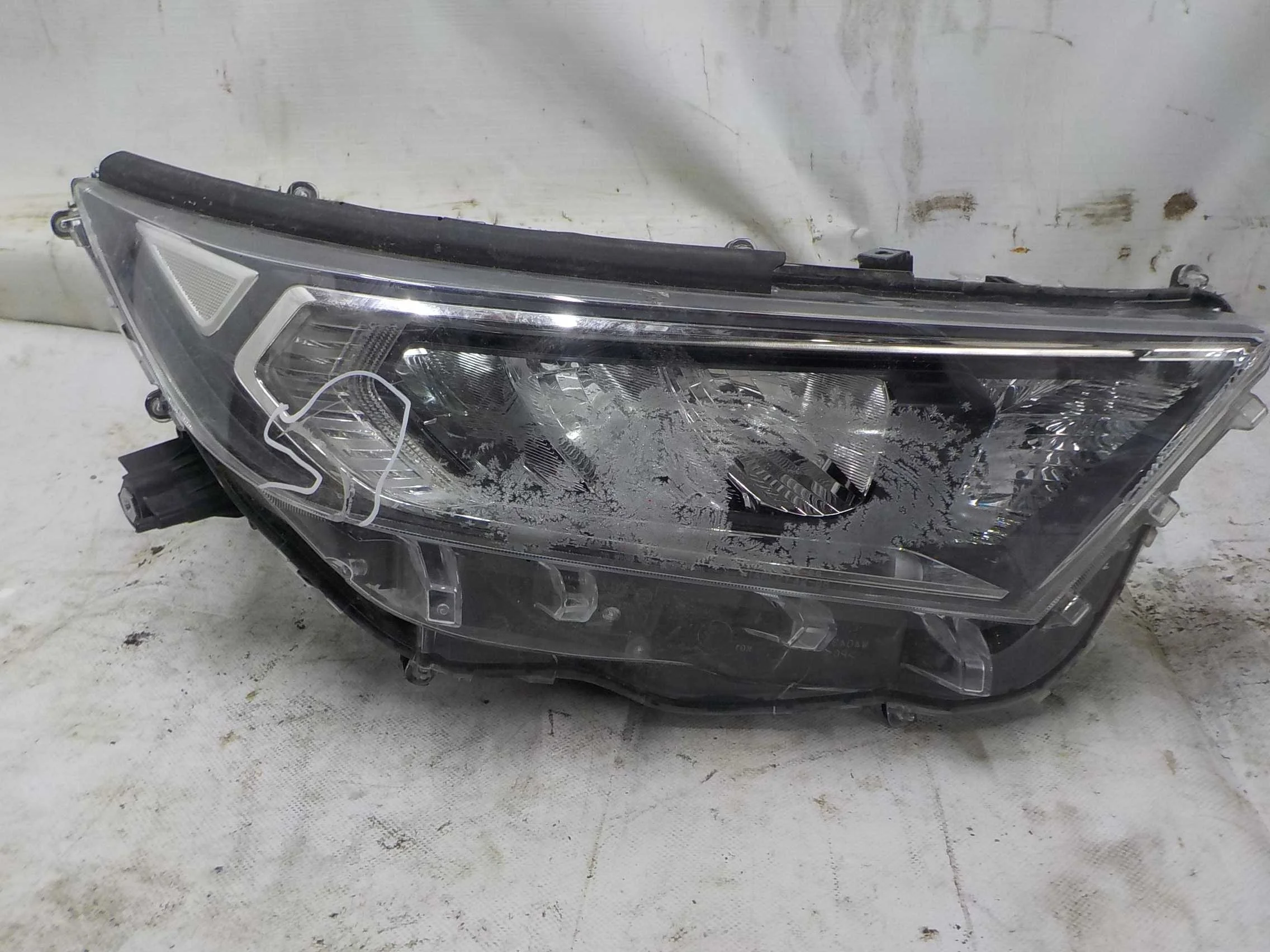 Фара Toyota RAV4 V (2018—2025)  Право