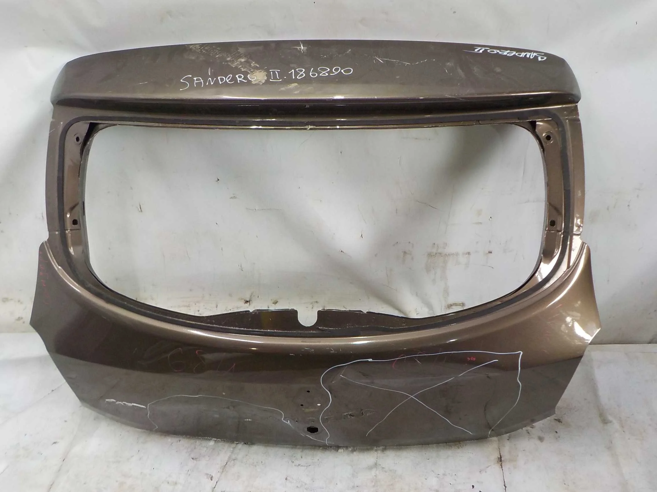 Крышка багажника Renault Sandero II (2013—2018)