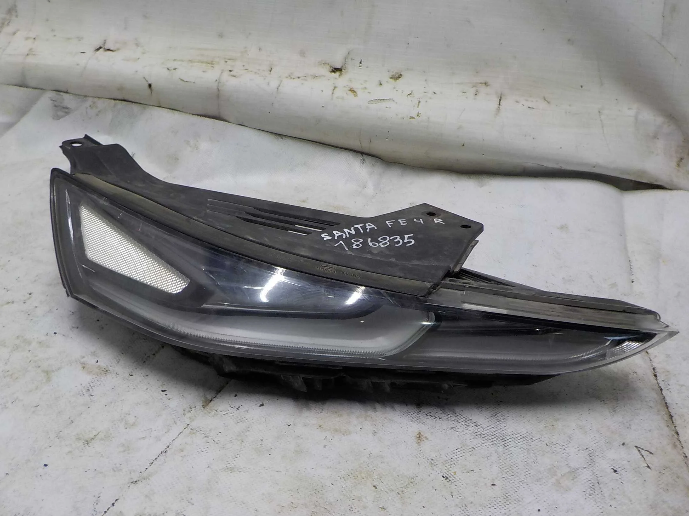 Фара Hyundai Santa Fe III рестайлинг (2015—2018)  Право