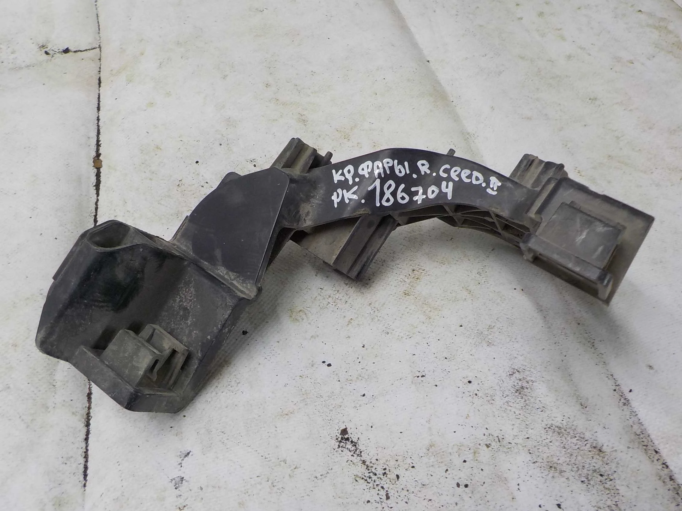 Кронштейн фары Kia Ceed JD (2012—2015)  Право