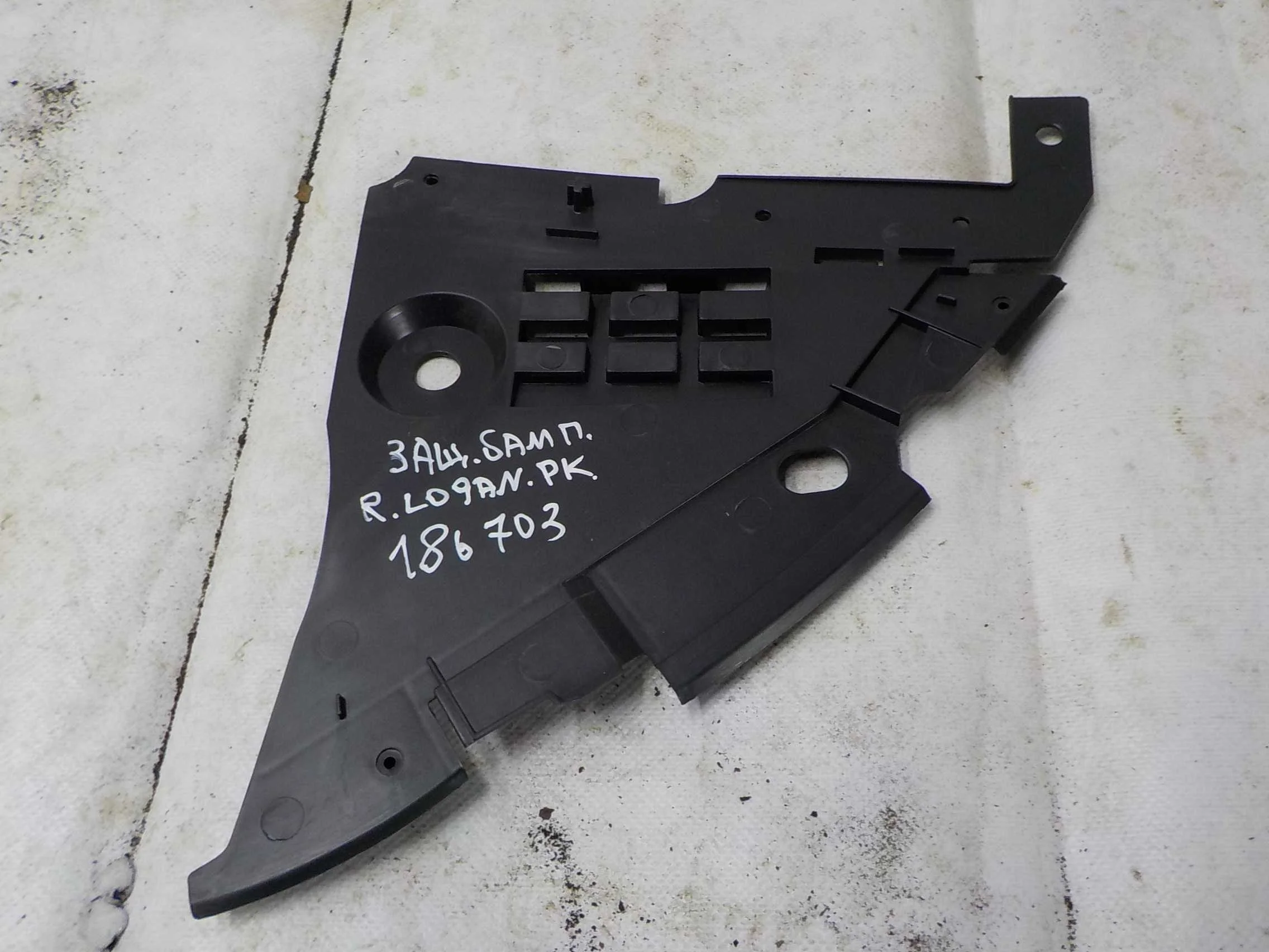 пыльник бампера Renault Logan I рестайлинг (2009—2015) Перед Право