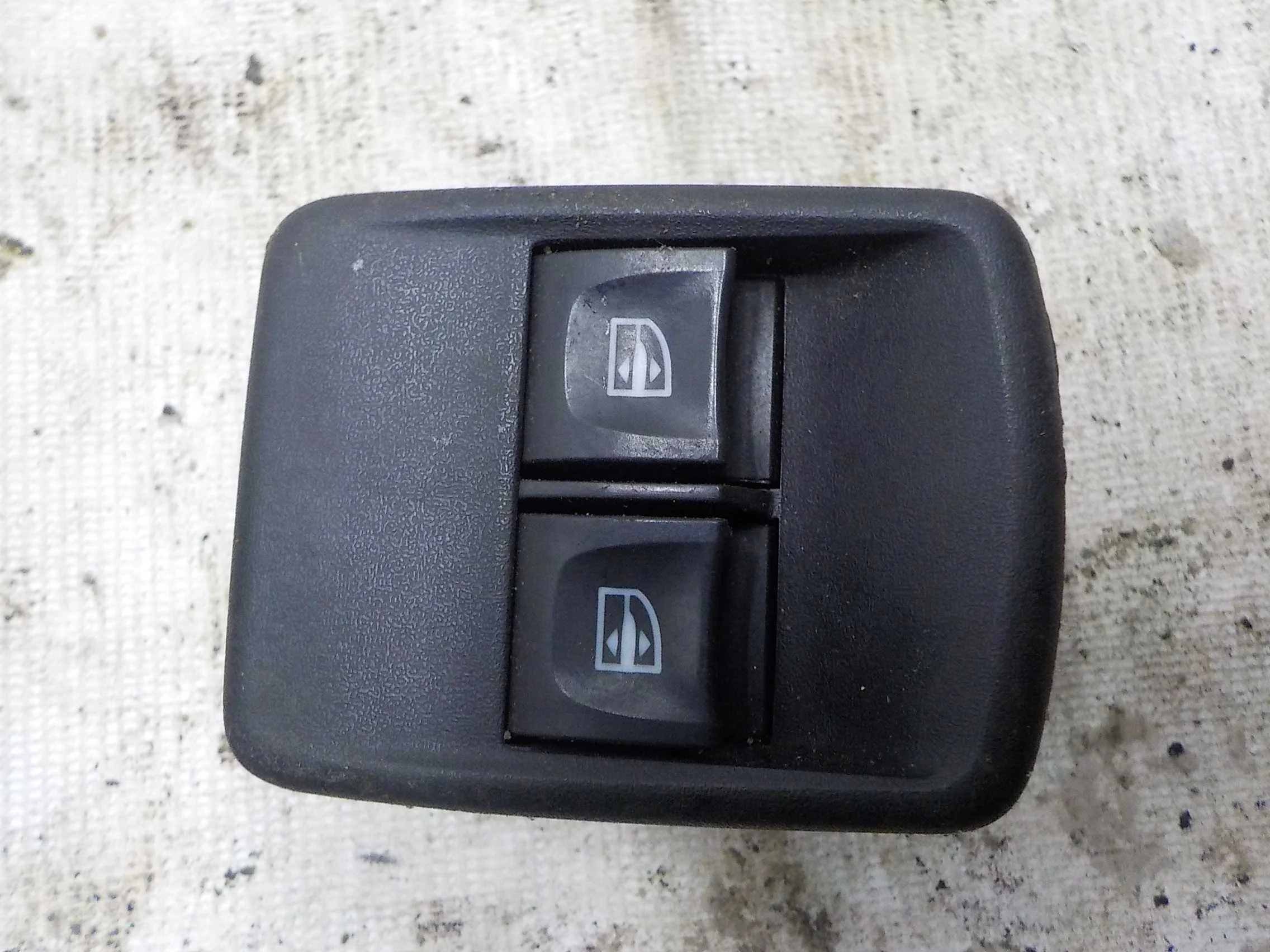 клавиши стеклоподъемников Renault Sandero II (2013—2018) Перед Лево