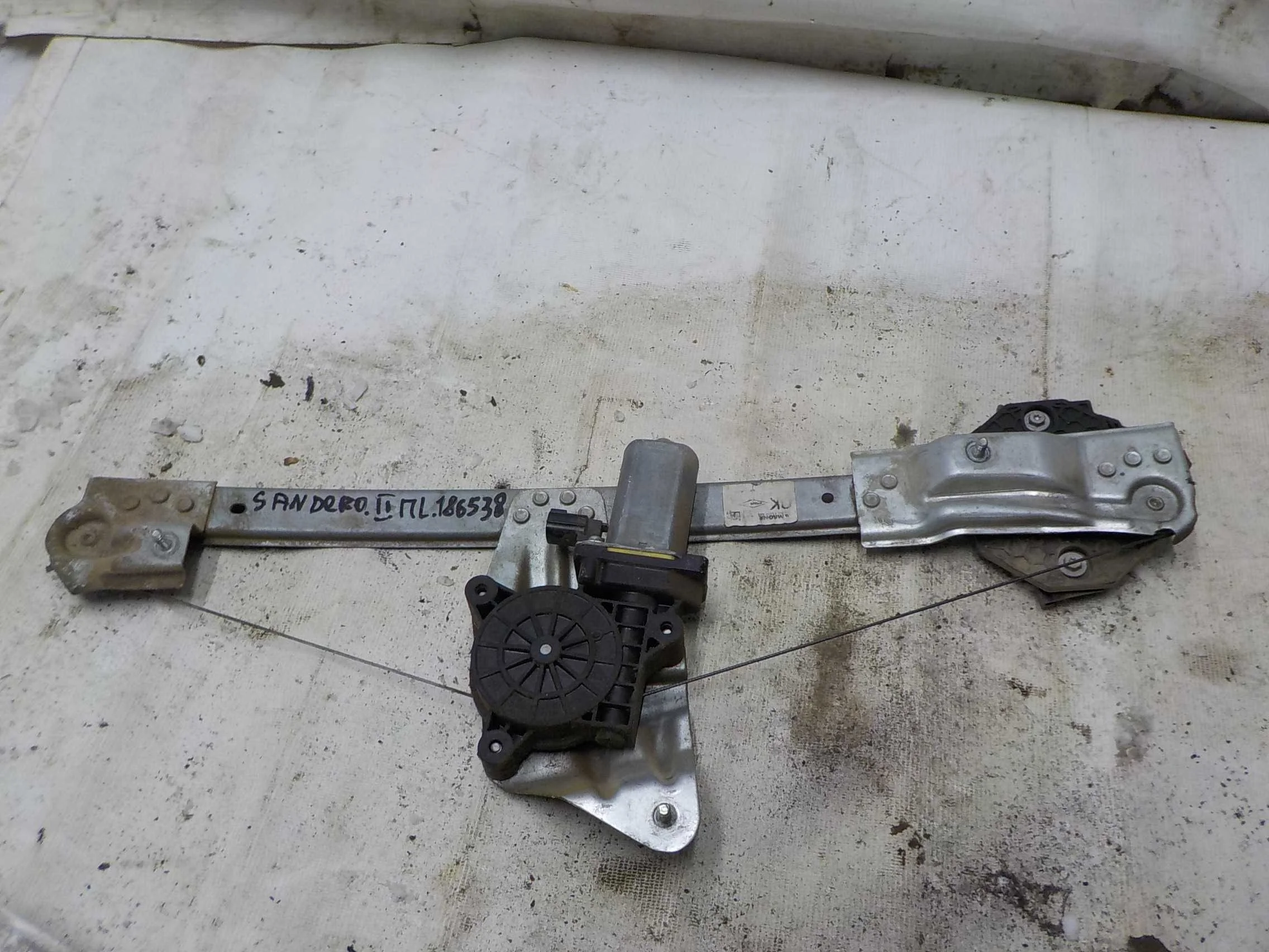 Стеклоподъемник Renault Sandero II (2013—2018) Перед Лево