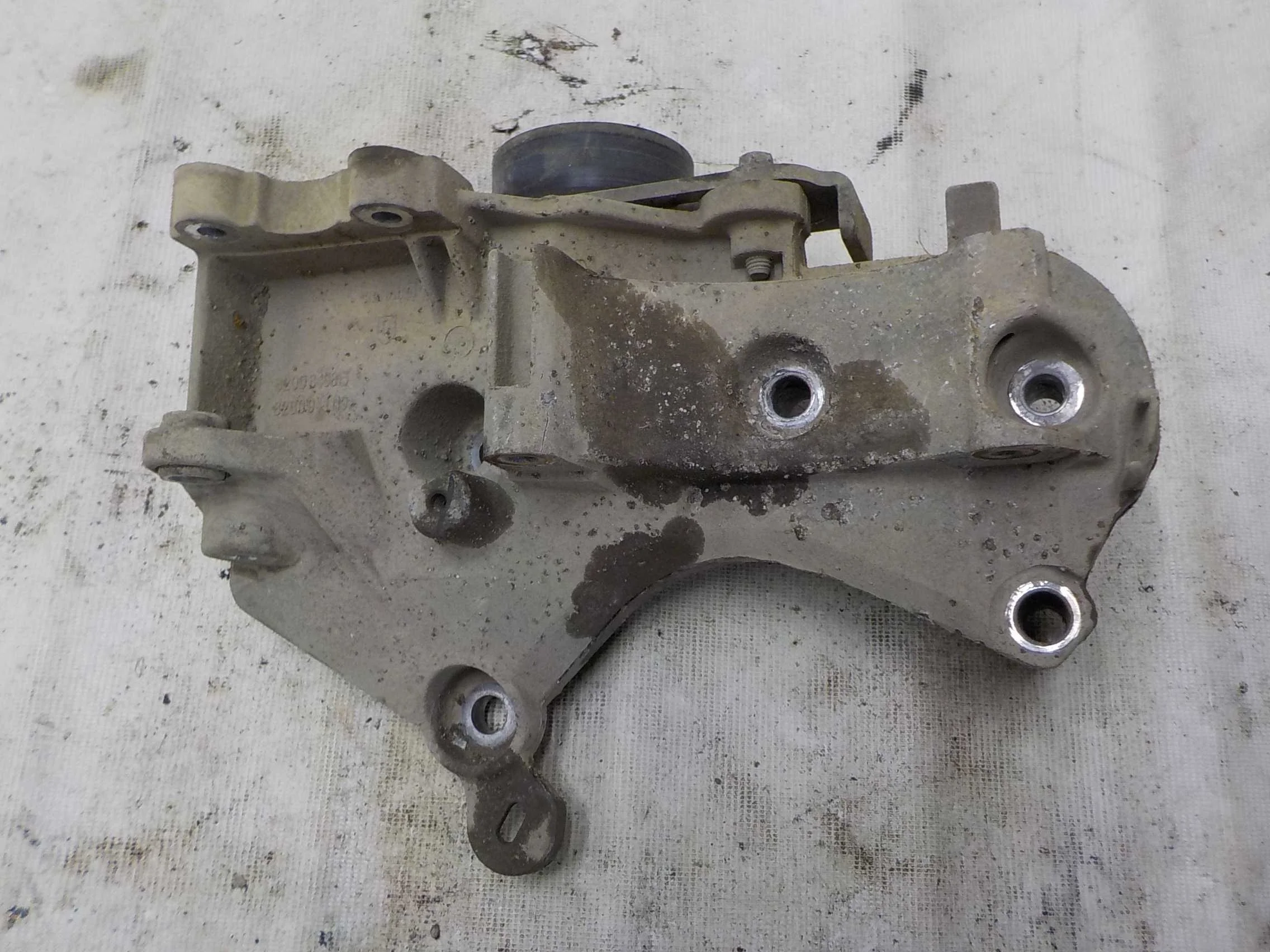 Кронштейн генератора Renault Logan II (2012—2018)