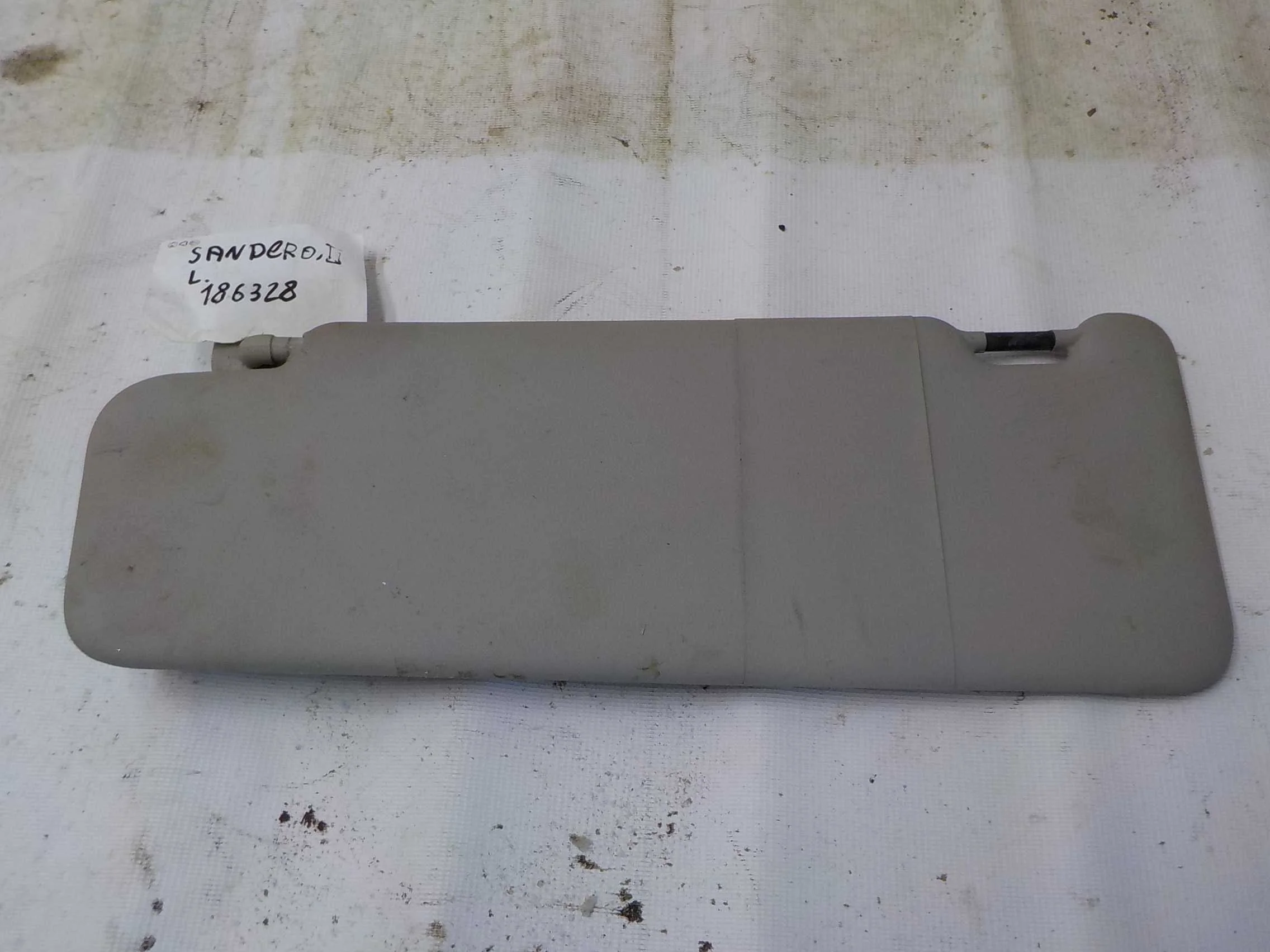 козырек Renault Sandero I (2009—2014)  Лево