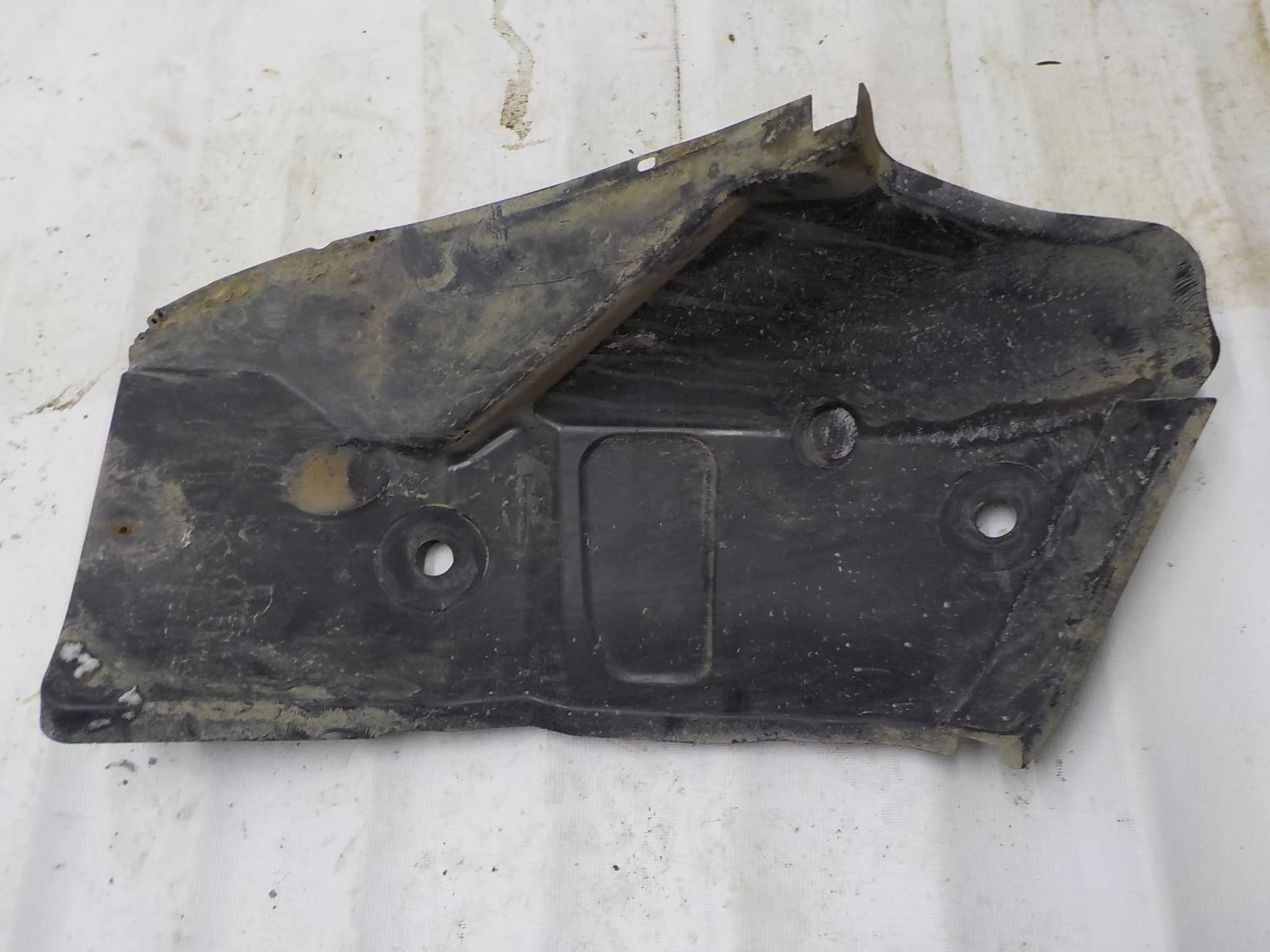 Подкрылок Renault Logan II (2012—2018) Зад Право