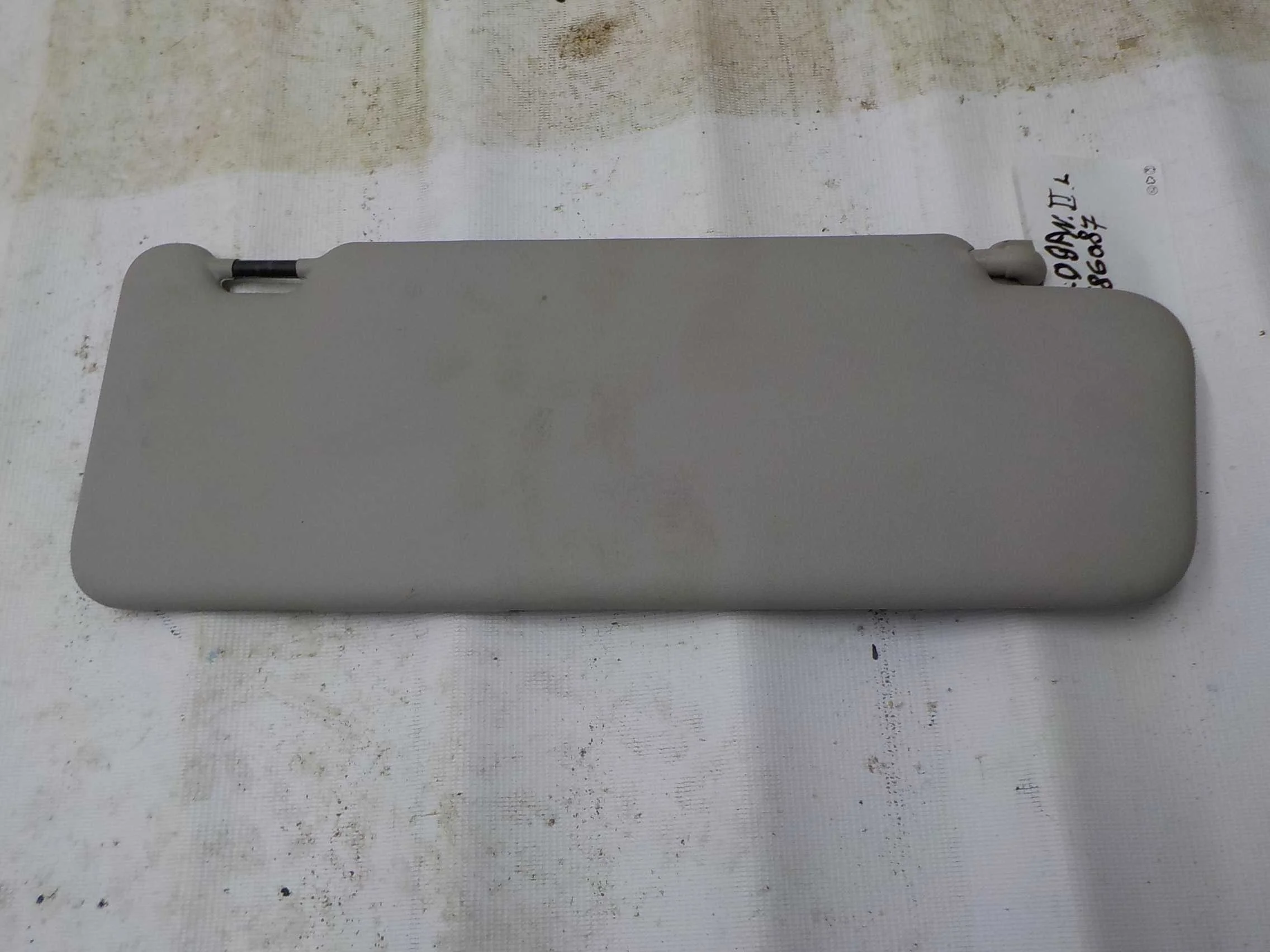 козырек Renault Sandero I (2009—2014)  Лево