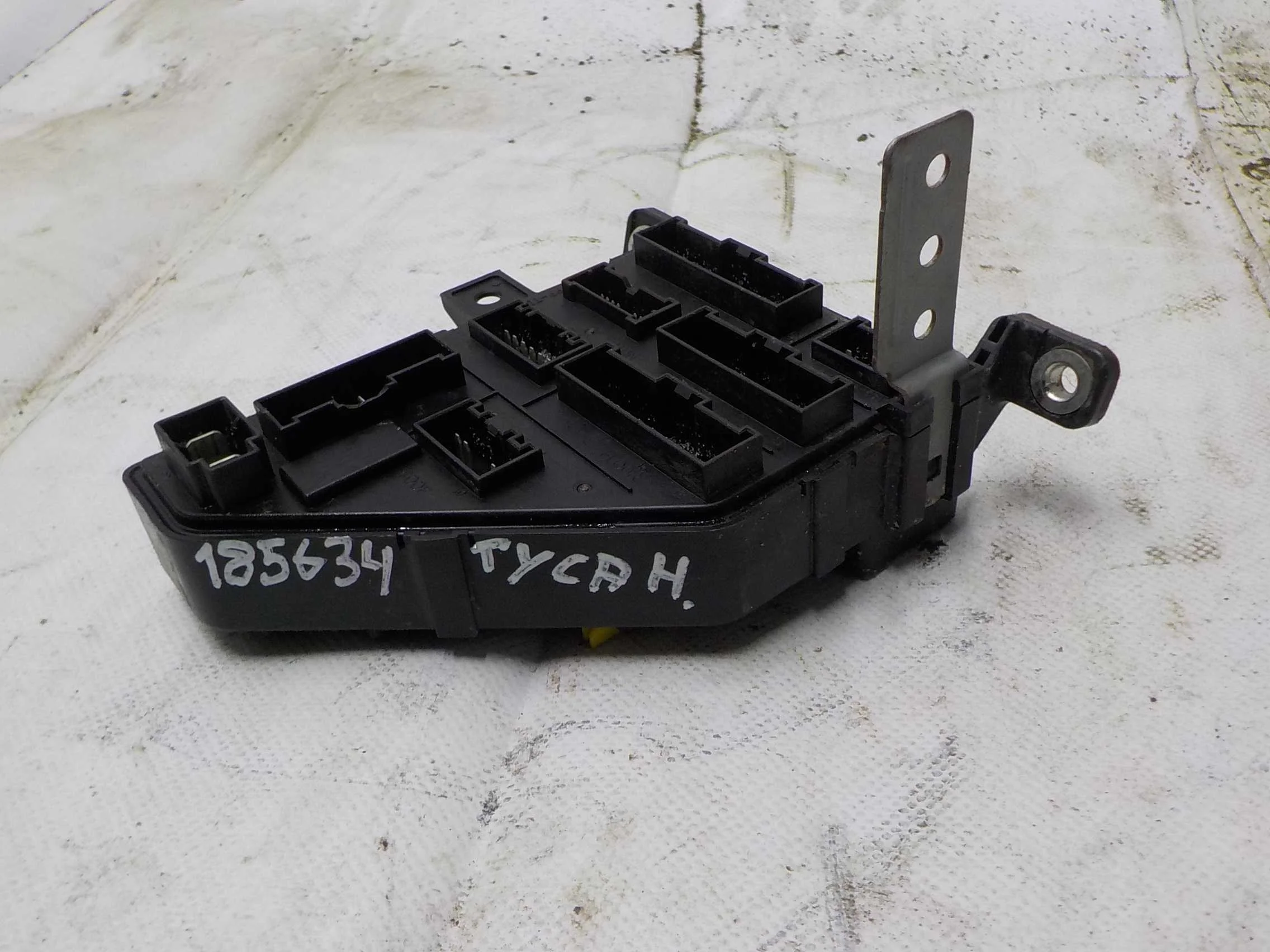 Блок предохранителей Hyundai Tucson I (2004—2015)