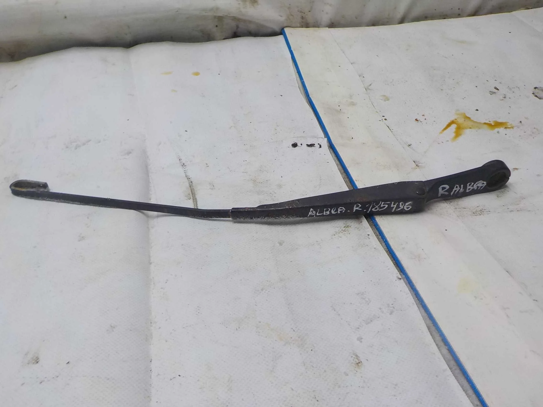 Поводок стеклоочистителя FIAT Albea I (2002—2005)  Право