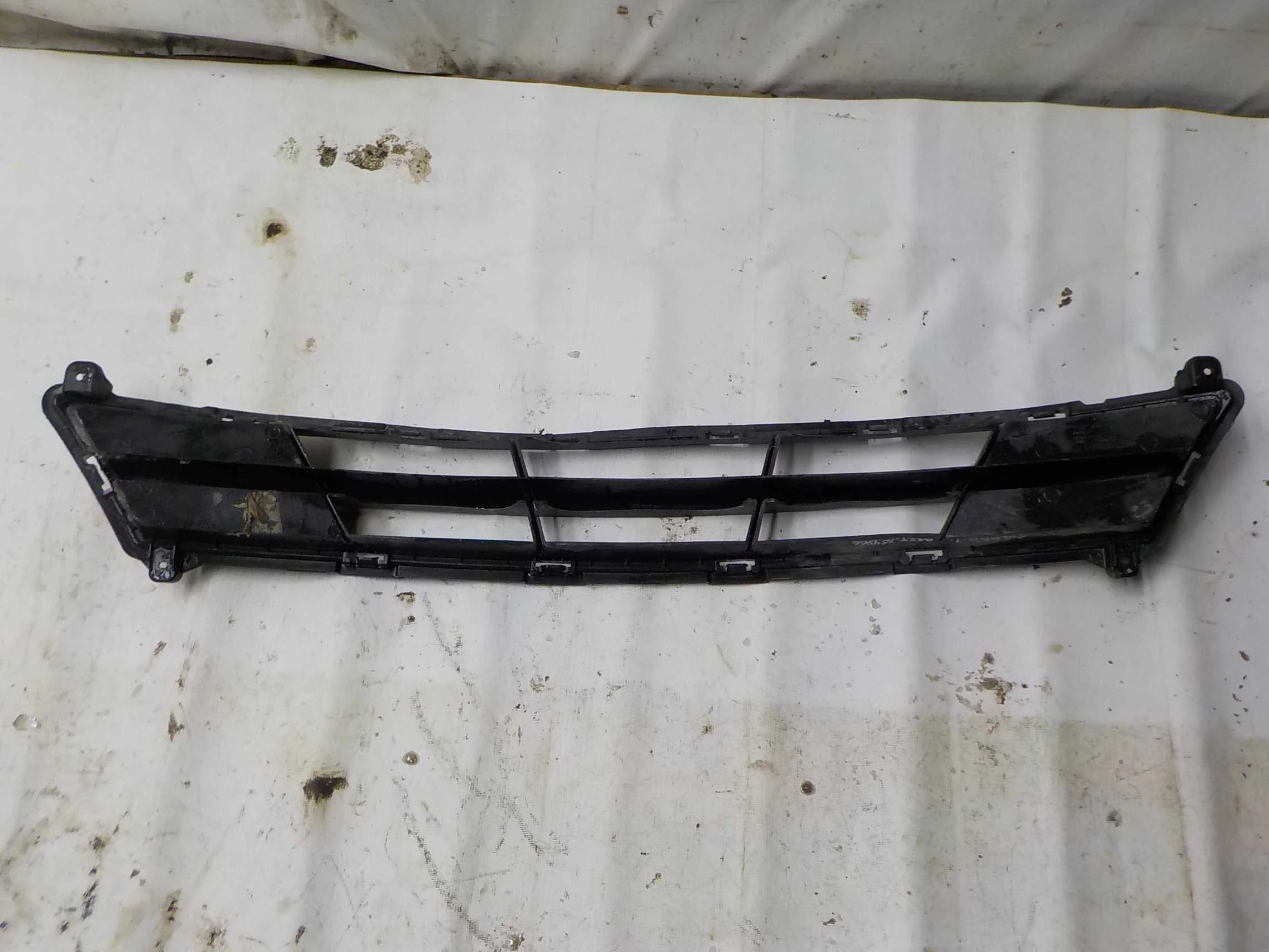 решетка бампера Hyundai Solaris I рестайлинг (2014—2017)