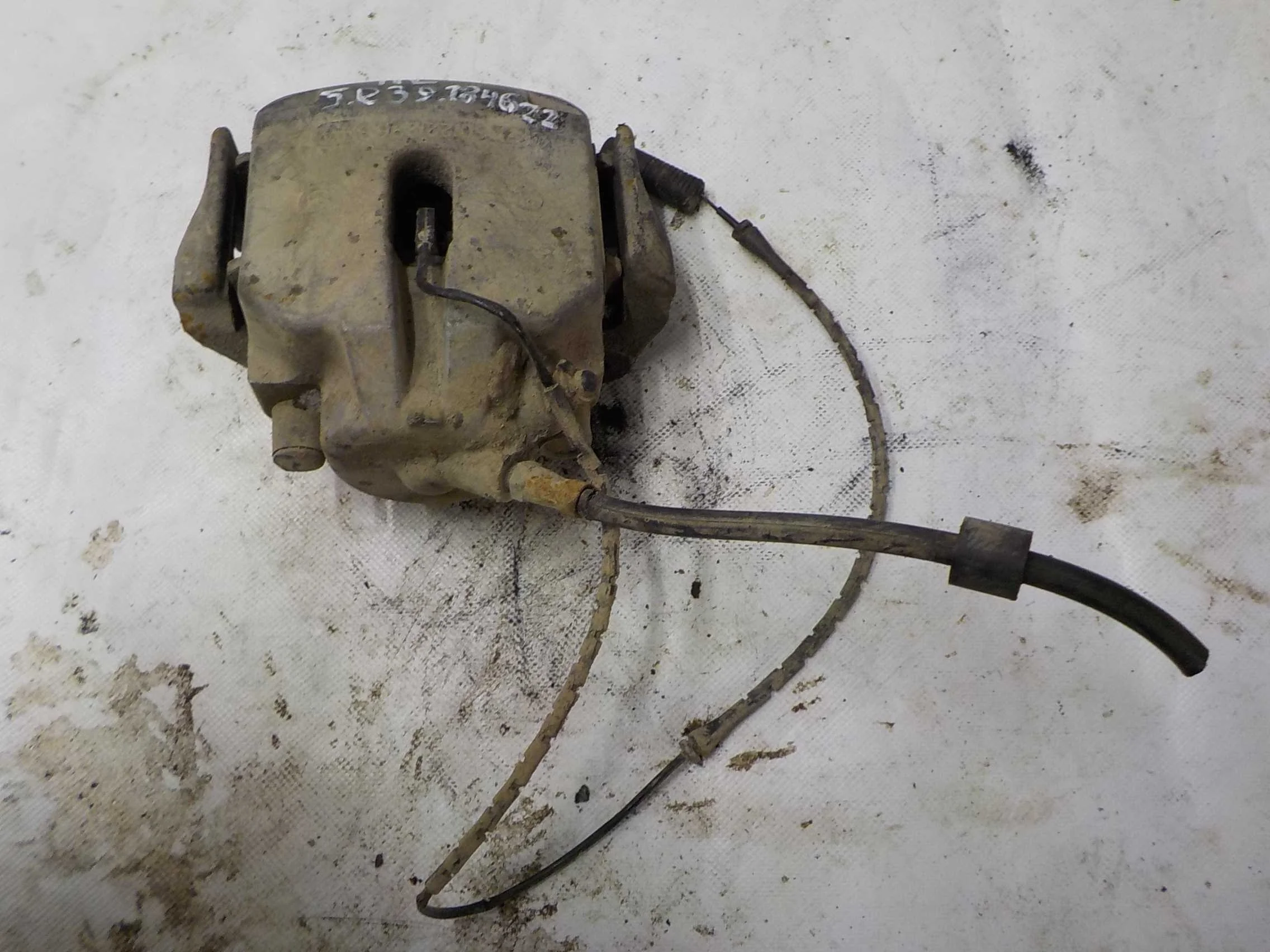 суппорт BMW 5 серия E39 (1995—2000) Перед Лево