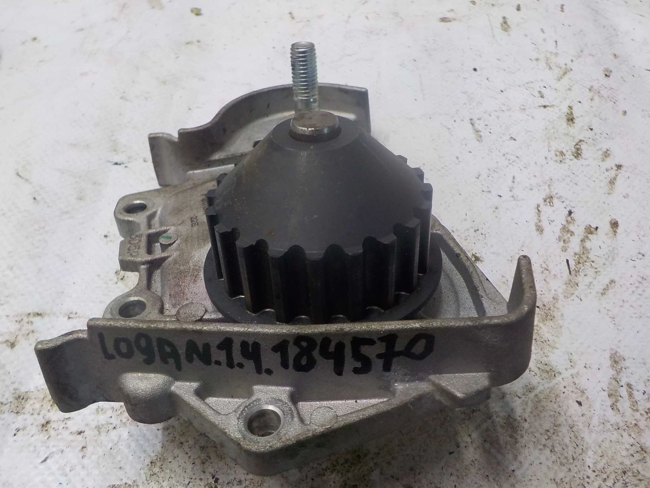 Помпа Renault Logan I (2004—2009)