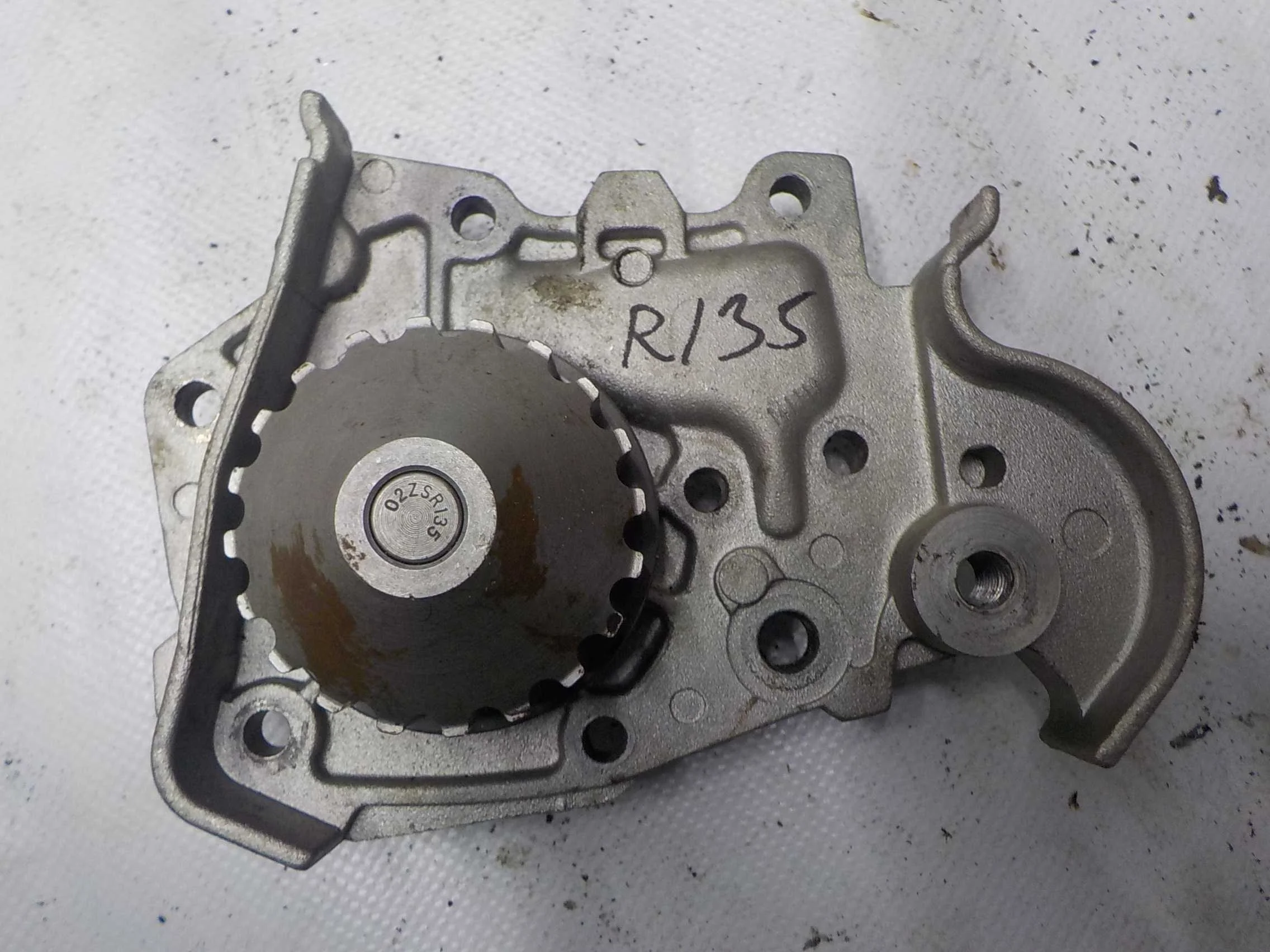 Помпа Renault Logan I (2004—2009)