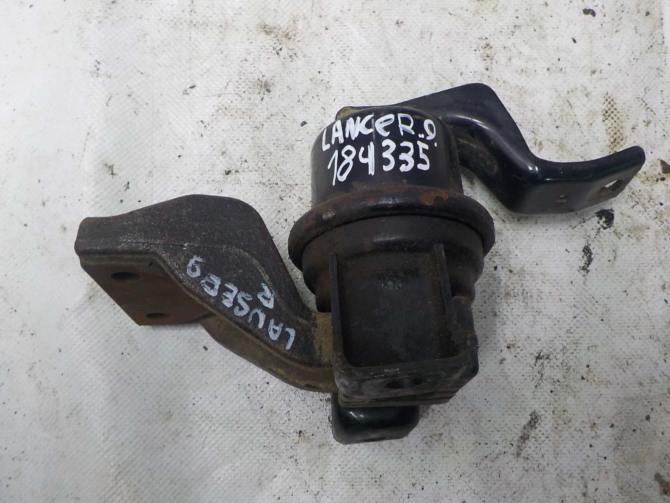 Опора двигателя Mitsubishi Lancer IX (2000—2007)  Право