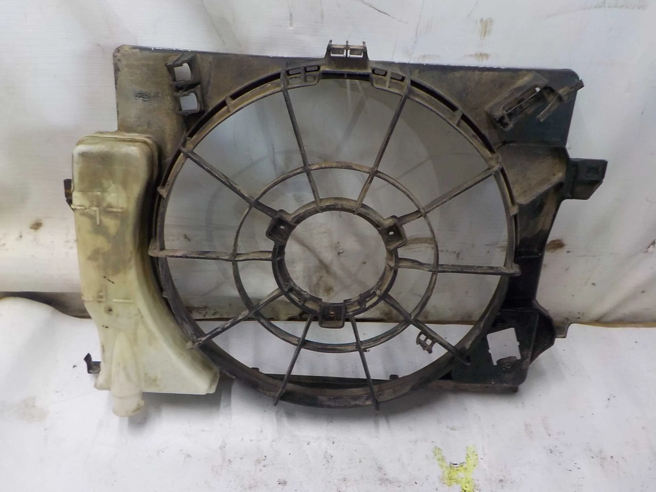 Диффузор радиатора Kia Rio III (2011—2015)