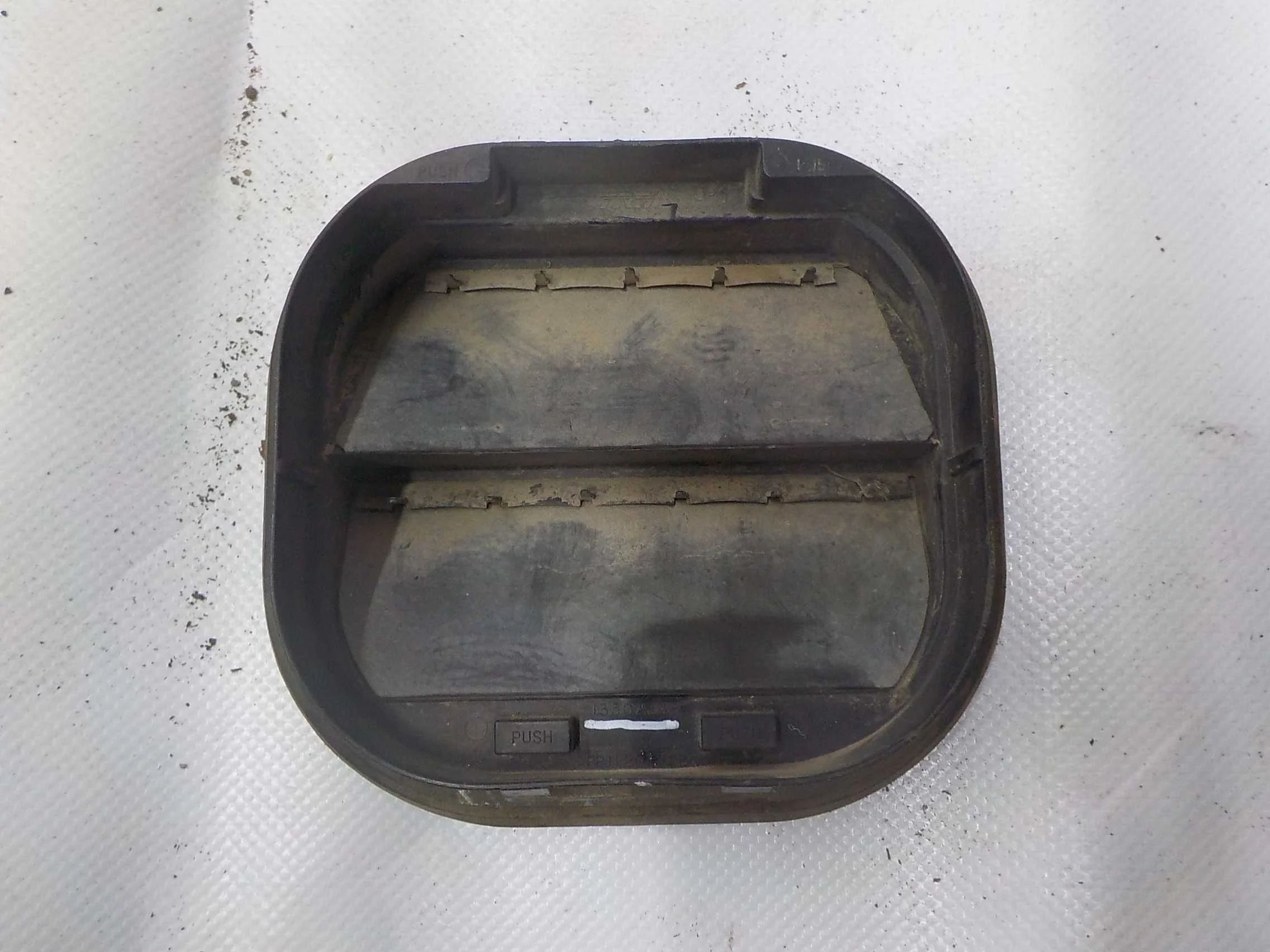 Решетка вентиляционная Chevrolet Cobalt II (2011—2016)