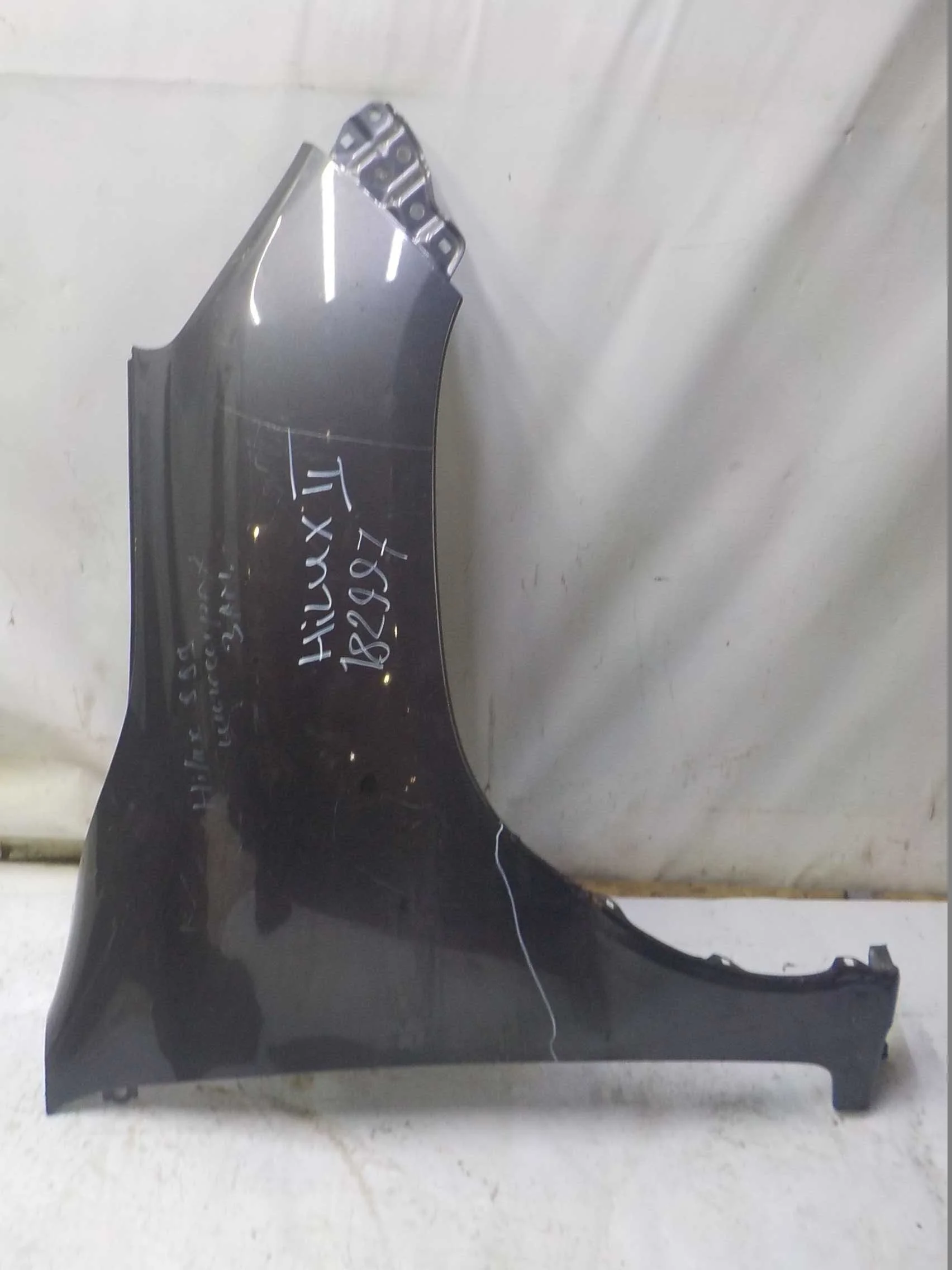 Крыло Toyota Hilux VIII (2015—2020) Перед Право