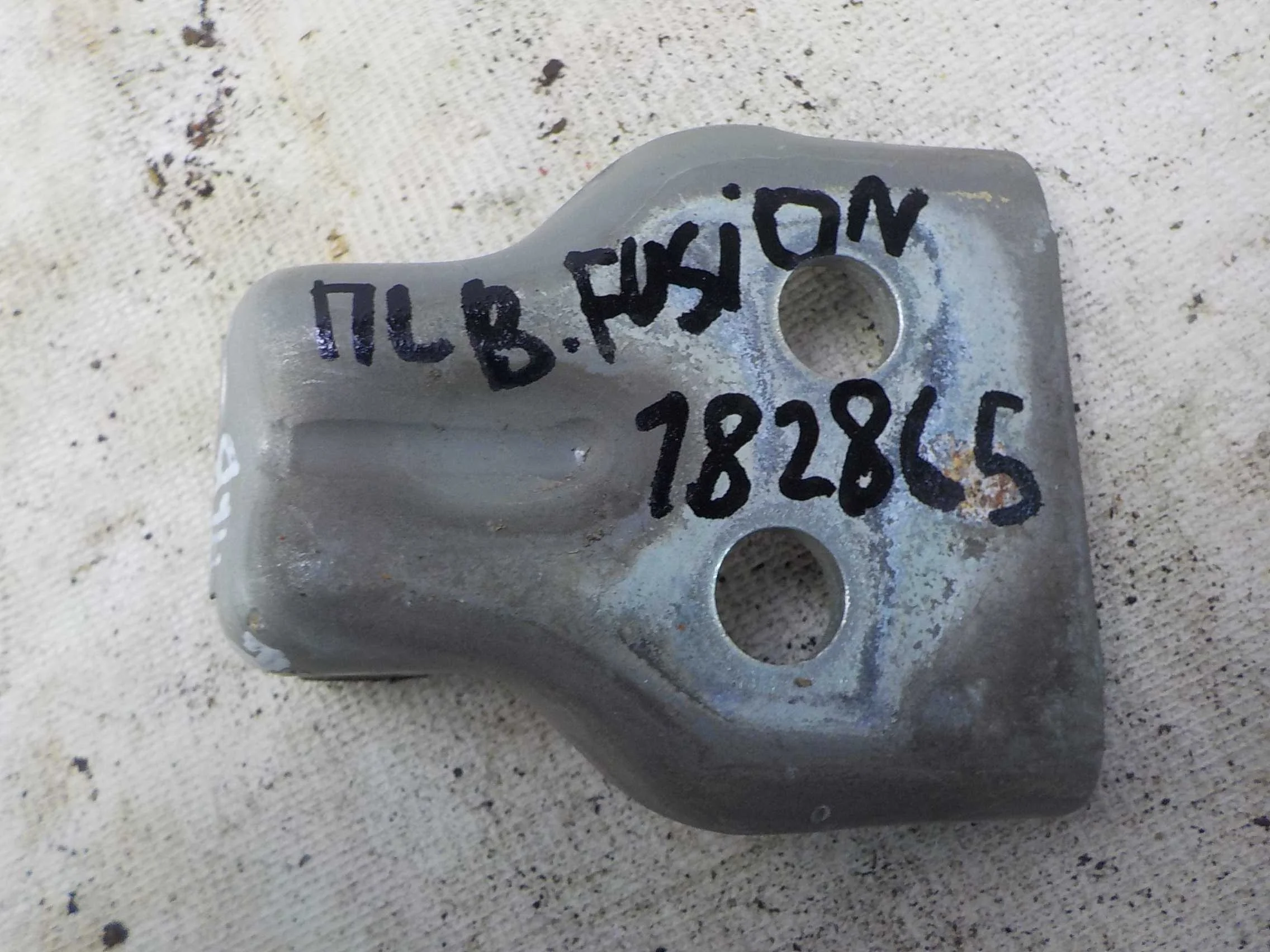 Петля двери Ford Fiesta Mk5 (2002—2008) Перед Лево Верх