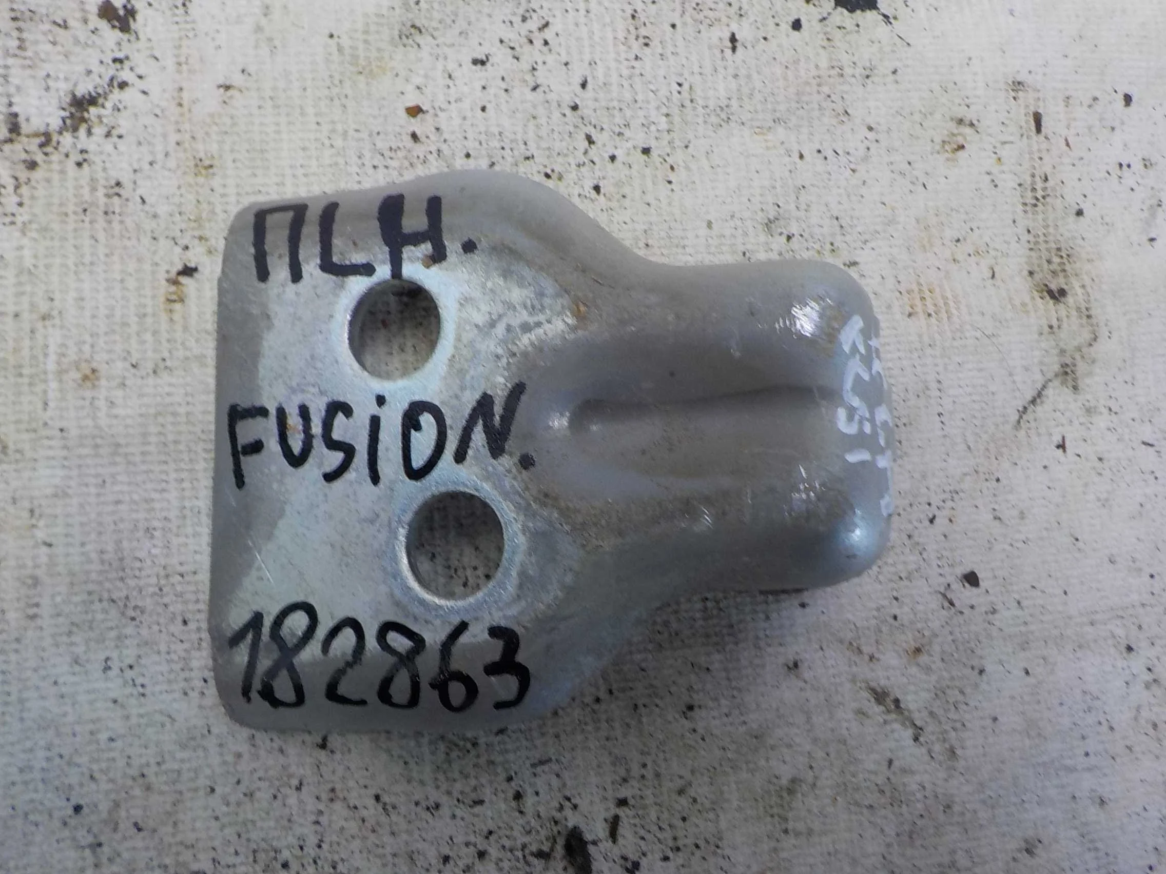 Петля двери Ford Fiesta Mk5 (2002—2008) Перед Лево Низ