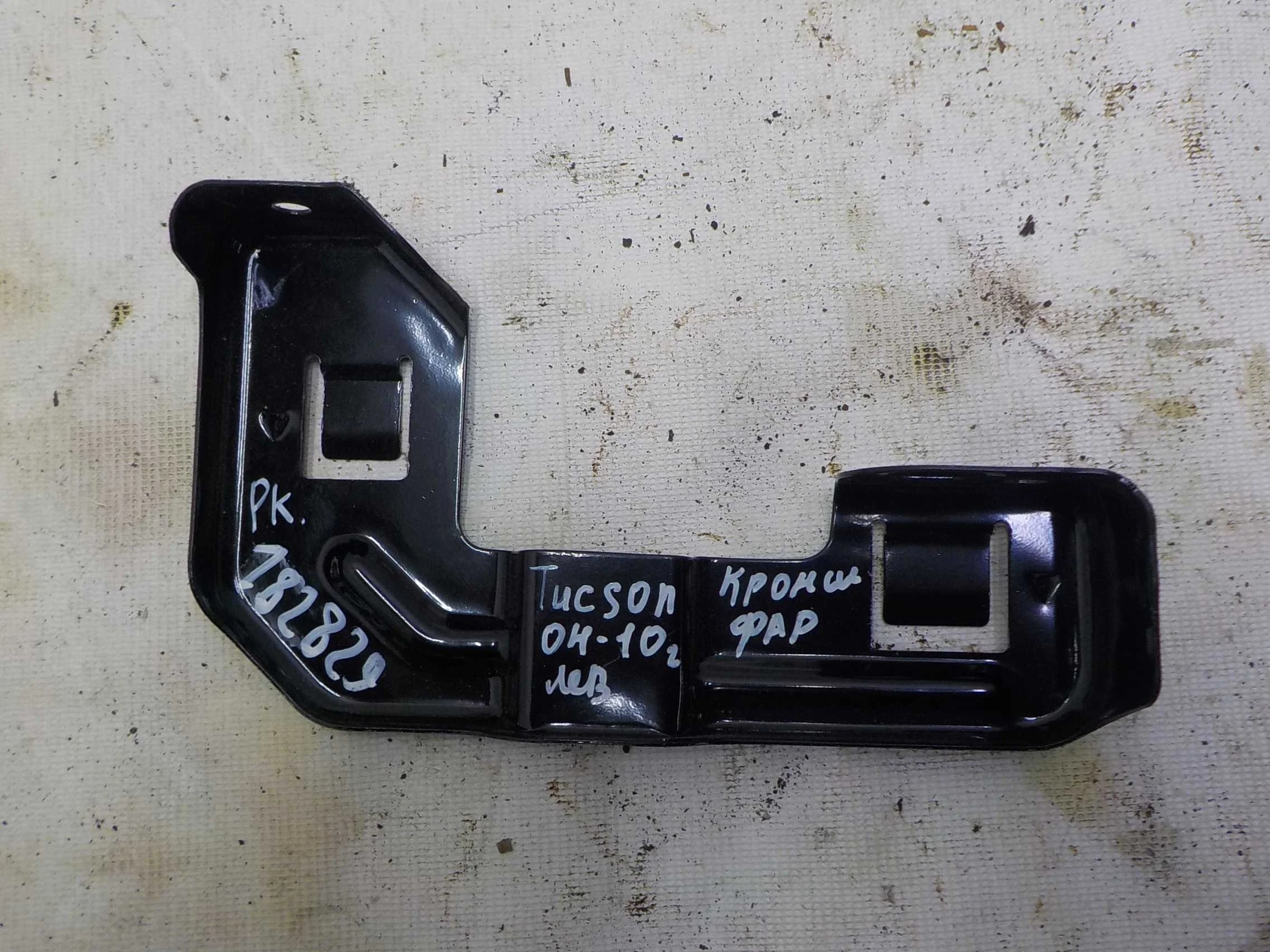 Кронштейн фары Hyundai Tucson I (2004—2015)  Лево