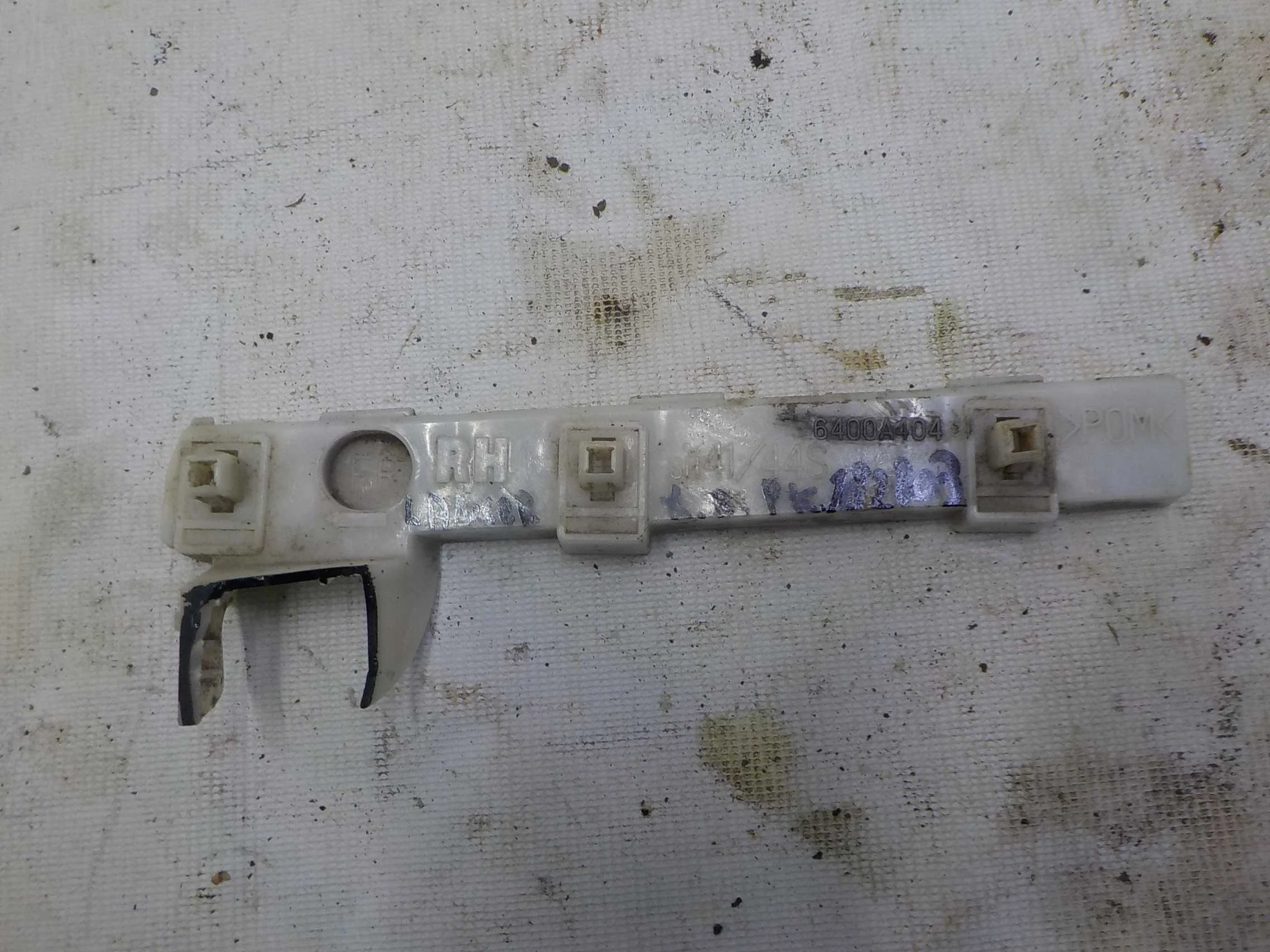 кронштейн бампера Mitsubishi Lancer X (2007—2010) Перед Право