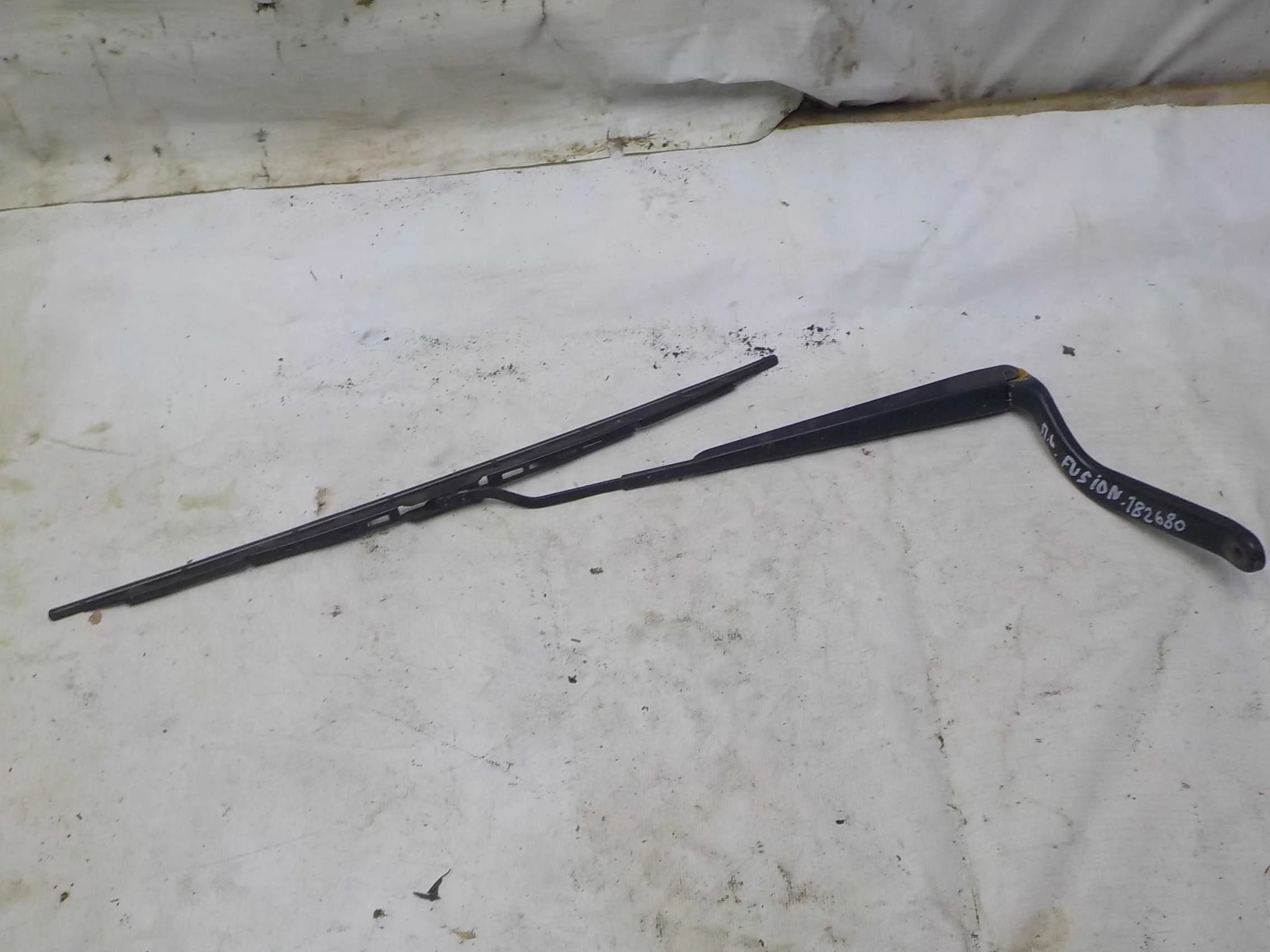 Поводок стеклоочистителя Ford Fusion I рестайлинг (2005—2012)  Лево