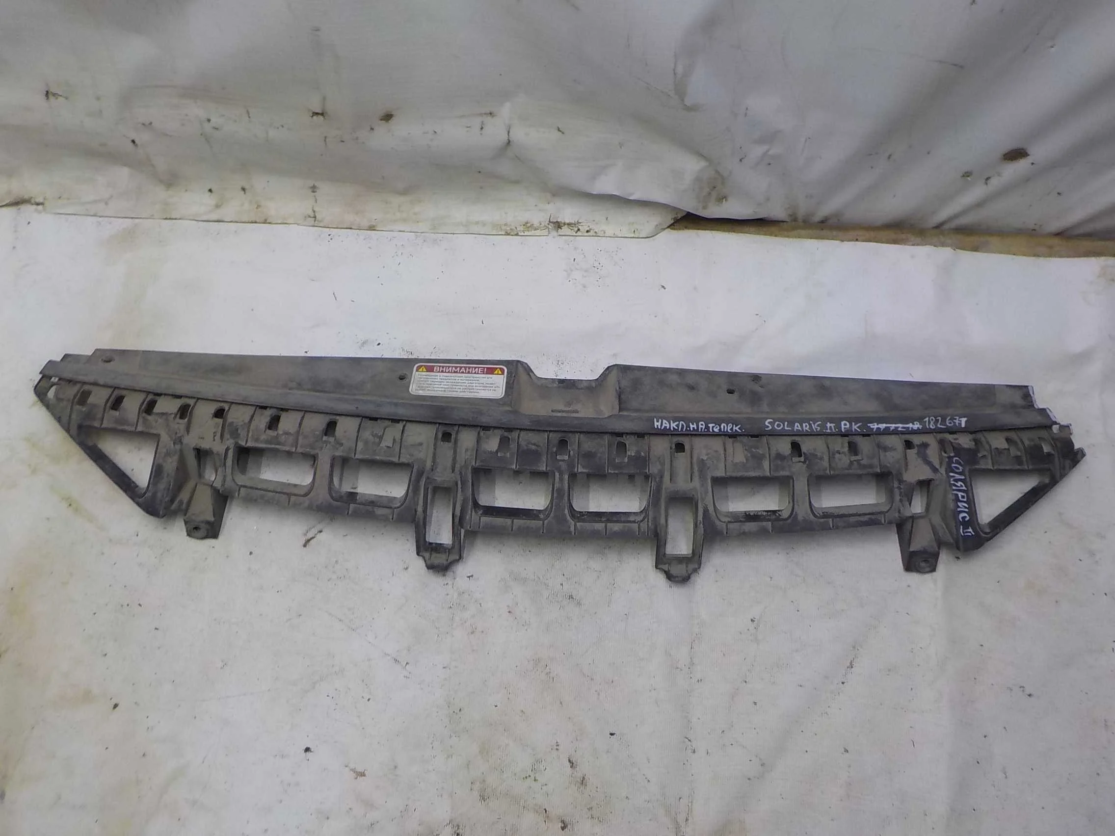 накладка на телевизор Hyundai Solaris II (2017—2020)