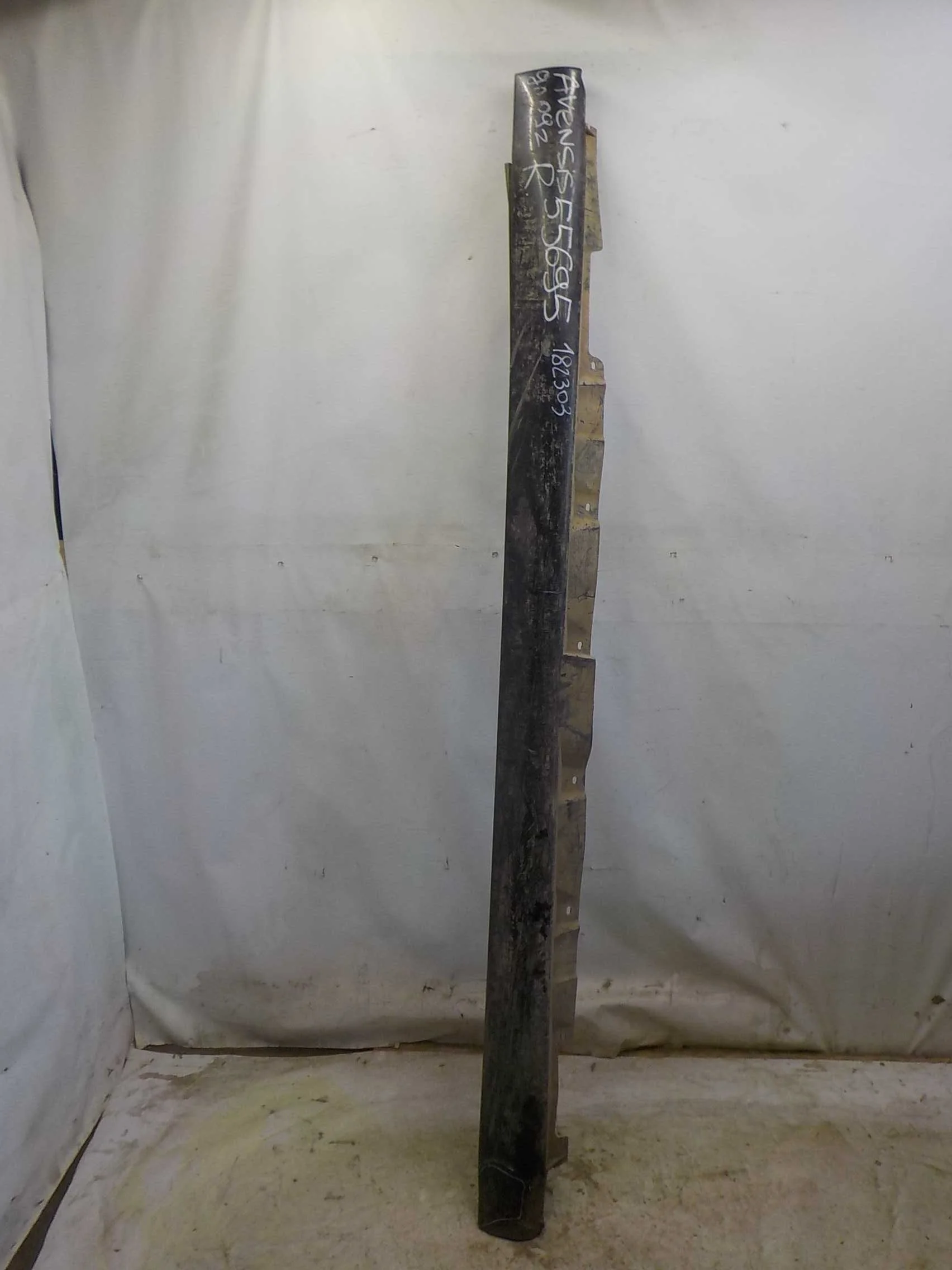 Накладка на порог Toyota Avensis T250 рестайлинг (2006—2009)  Право