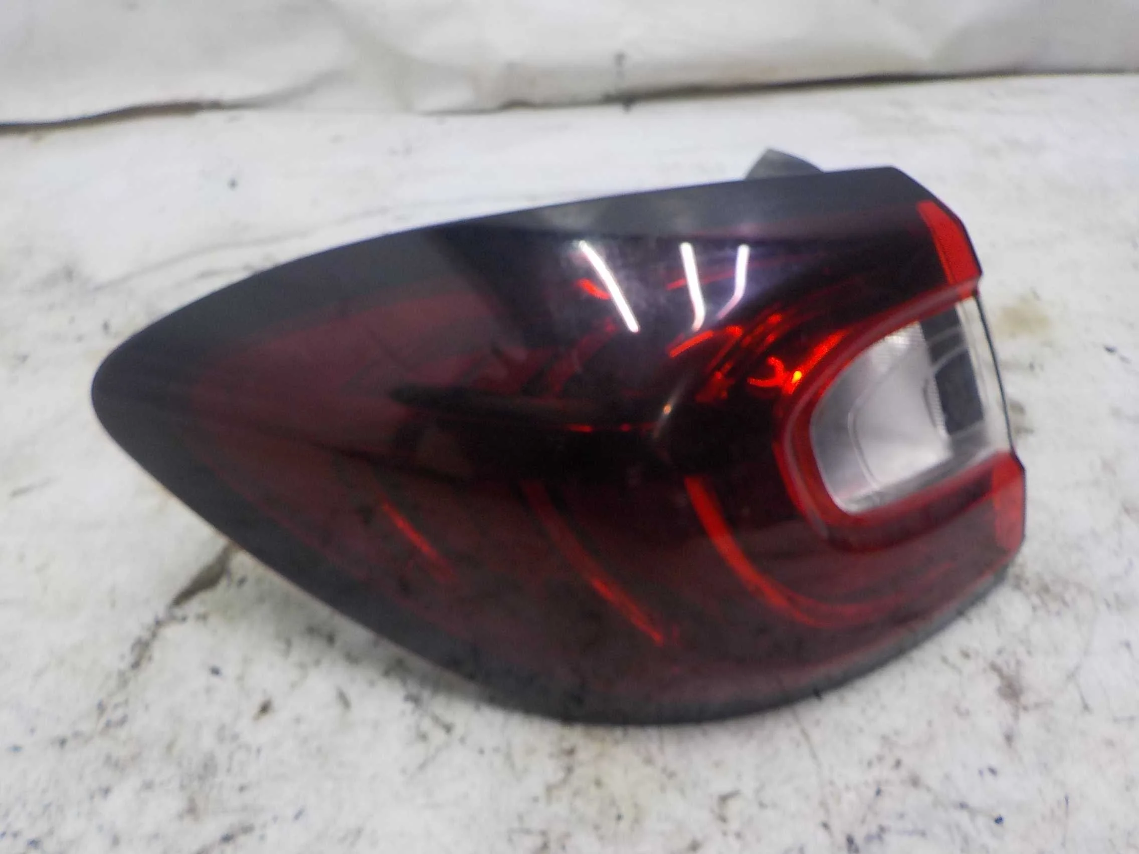 Фонарь Renault Kaptur I (2016—2020)  Лево