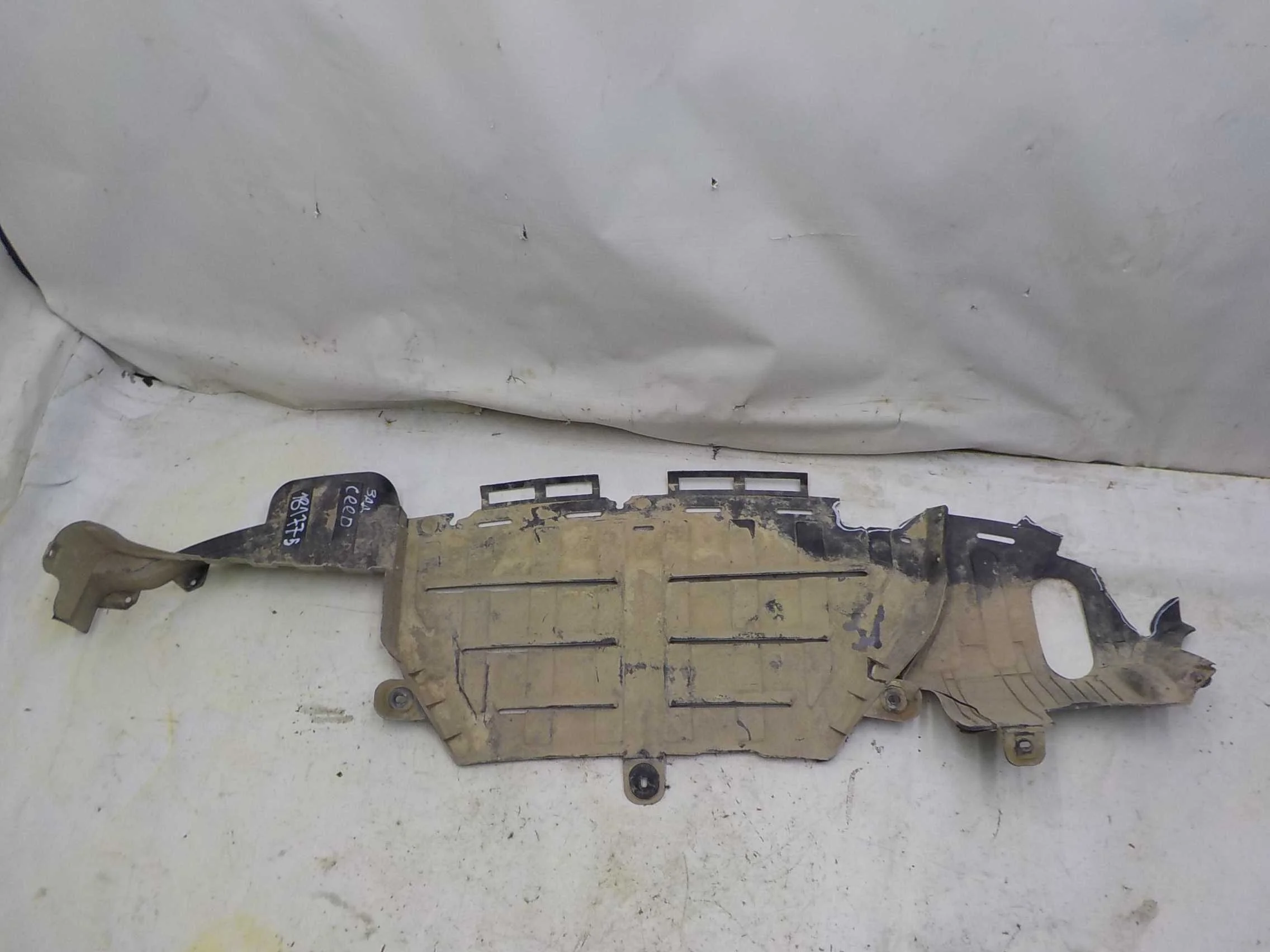 пыльник бампера Kia Ceed JD (2012—2015) Зад